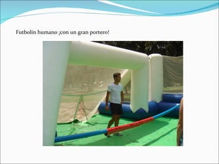 Futbolín humano ¡con un gran portero!
 
