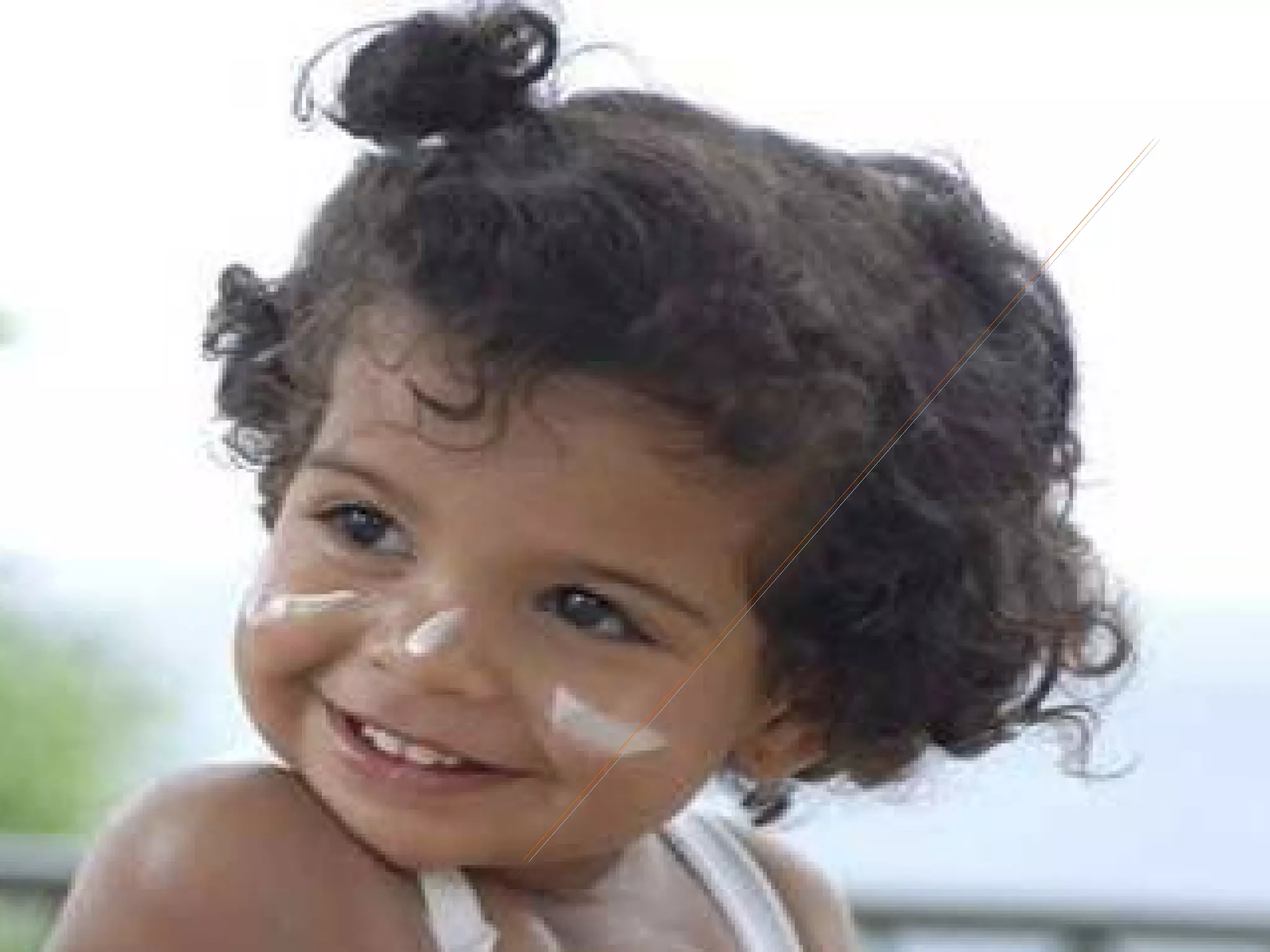 Todos tenemos derecho a jugar a reir a disfrutar nuestra infancia a ser felices No dejes que los lastimen y los hagan infelices para siempre