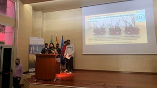 ¿Cómo operamos?
Desarrollo del proyecto:
• Noviembre de 2022: Presentación del proyecto a los alumnos.
• Diciembre de 2022: Inicio del Experimento 1 y 2.
• Diciembre de 2022-febrero de 2023: Desarrollo de la investigación y
sesiones de seguimiento de los experimentos 1 y 2.
• Marzo de 2023: Finalización parte experimental y presentación de los
resultados. Discusión y elaboración del trabajo.
• Abril-mayo de 2023: Presentación en congreso de los proyectos CAOS III.
• Mayo de 2023: Escritura del trabajo científico.
• Junio-Julio de 2023: Elaboración de material divulgativo del proyecto
 