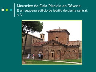 Mausoleo de Gala Placidia en Rávena. É un pequeno edificio de ladrillo de planta central, s. V 