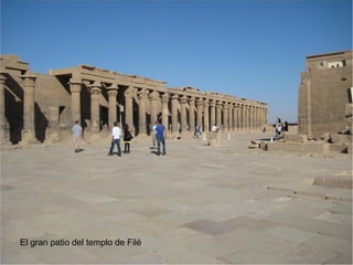 El gran patio del templo de Filé
 