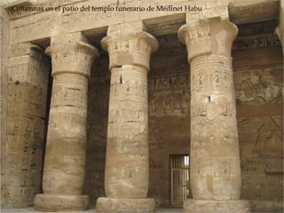Columnas en el patio del templo funerario de Medinet Habu
 