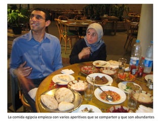 La comida egipcia empieza con varios aperitivos que se comparten y que son abundantes
 