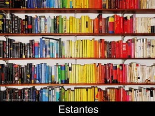 Estantes 
Fotografía: Pietro Bellini. (CC BY-ND 2.0) 
 