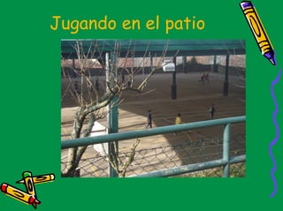 Jugando en el patio
 