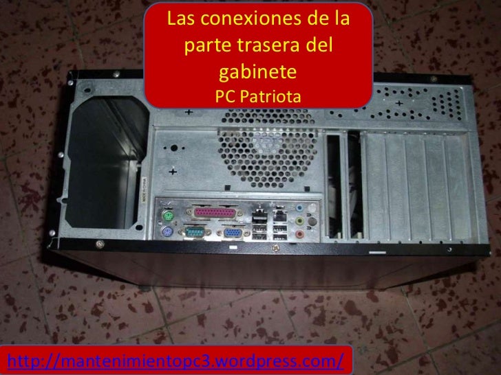 Las conexiones de la parte trasera del gabinete