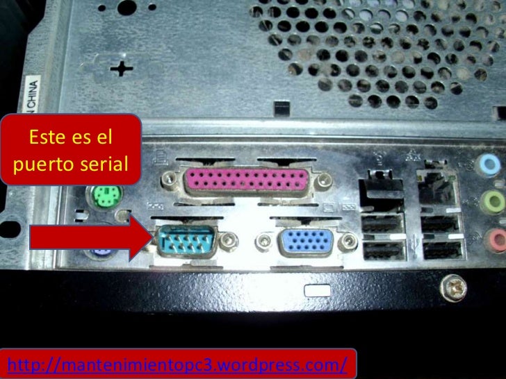 Las conexiones de la parte trasera del gabinete