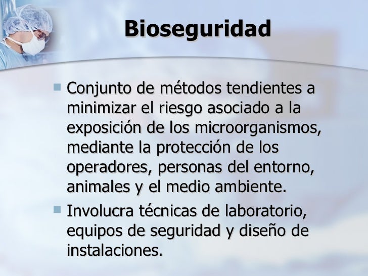La máscara bajo los ojos de los círculos oscuros la casa de la condición