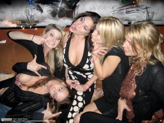 Foto: Adam Ross
http://www.flickr.com/photos/buckofive/330336083/
 