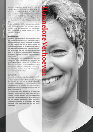 Hannelore Verhoeven maakt deel uit van de
scheidsrechterscommissie binnen DOVO. In huize
Verhoeven is veel bereidheid om de handen uit de
mouwen te steken voor de club DOVO. Haar man Carlo
is bijvoorbeeld elftalleider en –trainer geweest en is
momenteel sectieleider van de junioren O16 en O17.
Haar beide zoons, van 15 en 13 jaar, voetballen bij
DOVO.
En dan te bedenken dat het gezin zich aanvankelijk
bij De Merino’s aanmeldde. “Daar was op een gegeven
moment echter geen plaats meer voor onze jongste
zoon. Tja, toen zijn we zes jaar geleden met z’n allen
naar DOVO verhuisd.”
Scheidsrechters
Hannelore plant wekelijks de scheidsrechters in voor
alle thuiswedstrijden bij DOVO. “Dat houdt in dat ik
alle thuiswedstrijden van JO11 tot en met de senioren
van een scheidsrechter voorzie. Meestal loop ik op
zaterdagmiddag binnen bij het wedstrijdsecretariaat
om te kijken of de wedstrijden goed verlopen zijn.
Het is natuurlijk ook leuk voor de scheidsrechters
als er na de wedstrijd nog belangstelling is voor hoe
de wedstrijd is gegaan. Ze kunnen dan nog even hun
verhaal kwijt.”
“De planning voor de scheidsrechters doe ik nu een
klein jaartje. Ik doe het wekelijks met veel plezier. De
groep scheidsrechters varieert van 14 jaar tot 60+.”
Hannelore vindt het leuk om te zien dat damesvoetbal
steeds meer in trek komt bij DOVO. “Wat ik persoonlijk
nog leuker zou vinden, is als er zich dames zouden
aanmelden als scheidsrechter.”
Veel variatie
Wat maakt het zo leuk om vrijwilliger bij DOVO te zijn?
“Dat we samen een leuke groep mensen vormen,
die allemaal hart voor de vereniging hebben. Er
heerst een gezellige sfeer en er is veel variatie in het
vrijwilligerswerk. Je hebt bij een grote vereniging
als DOVO gewoon veel vrijwilligers nodig, omdat het
anders niet te doen is.”
Ook individuele teams kunnen op de steun van
Hannelore rekenen. Ze heeft enkele teams als coach
begeleid. “Komend jaar zal ik waarschijnlijk weer een
team gaan coachen. En verder ligt het in de planning
om het jaarlijks terugkerende Steve Billinghurst
Friendshipcup-toernooi te organiseren. Niet alleen
natuurlijk, haha, maar samen met nog een aantal
vrijwilligers.”
Hannelore
Verhoeven
 