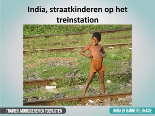 India, straatkinderen op het treinstation 