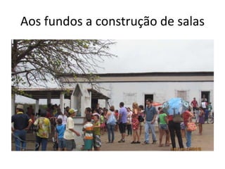 Aos fundos a construção de salas

 