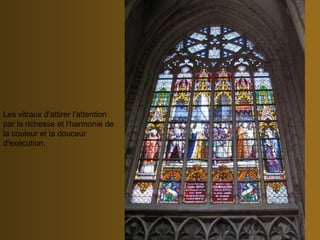 Les vitraux d'attirer l'attention par la richesse et l'harmonie de la couleur et la douceur d'exécution.  