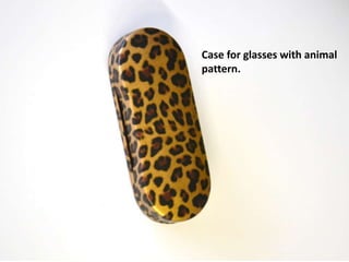 Case for glasses with animal
pattern.
 