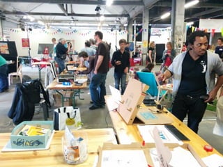 marrainée par Sou Mookien, DRH d'OVH
Première promotion de 24 jeunes, lancée vendredi 2 octobre
Objectif d'insertion et de formation de 100 jeunes décrocheurs, 3 promotions de 6 mois
Développeurs web / mobile + Culture numérique + Accompagnement personnalisé
Financement FSE / IEJ et Valenciennes Métropole, pour un public "NEET"
Porté par POP, co-piloté avec les acteurs du territoire (Conseil de bienveillance)
 