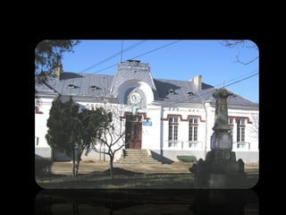 Bibliothèque "Virgil Carianopol"
• Bibliothèque municipale "Virgile Carianopol" a
été en 1936, une bibliothèque publique
"Athenaeum". En 1950, est devenue la
bibliothèque de la ville et depuis le 24
Novembre 1998 est devenue la bibliothèque
”Virgil Carianopol” un poète de Caracal.
 