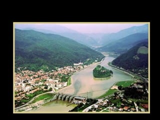 Station balnéaire Călimănești
• Calimanesti est l'un des célèbres stations
situées sur la Vallée de l`Olt, située dans le
nord-est du comté de Valcea.
 