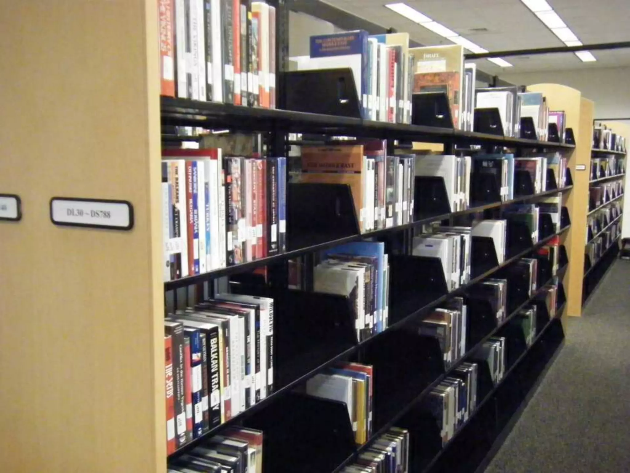 Undecorating – Tracy ElliottRemove faded posters, paintings, plants, etc.Remove yellowed plastic covers from booksReduce trash can amountDamaged, stained, faded furniture, study carrelsOld technology VCRs, computers, typewriter… Paper/pathfindersSignsSupplies to other departments/campus libraries