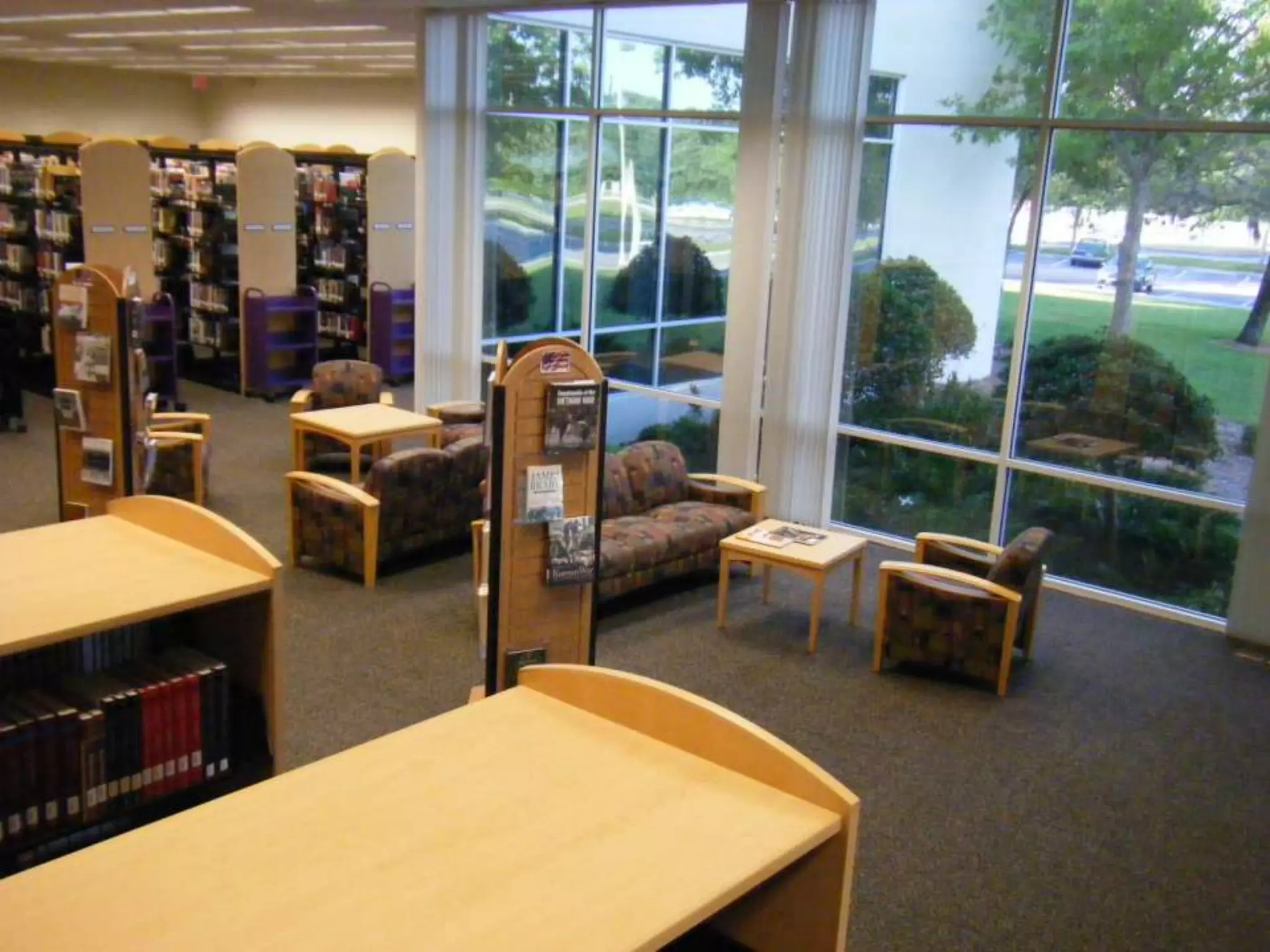 Reference Collection“For most reference collections, more is not necessarily better”(Matthews & Tychson, 1981)