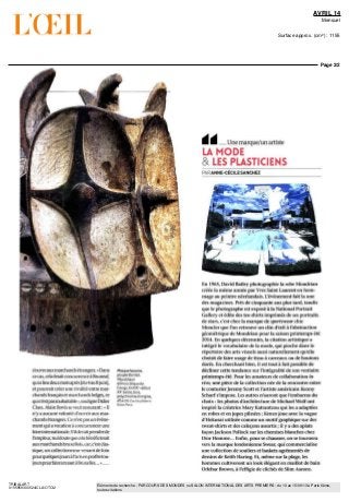 AVRIL 14
Mensuel
Surface approx. (cm²) : 1155
Page 2/2
TRIBALART
0155959300524/CLA/OTO/2
Eléments de recherche : PARCOURS DES MONDES ou SALON INTERNATIONAL DES ARTS PREMIERS : du 10 au 15/09/13 à Paris 6ème,
toutes citations
s'ouvreauxmarchandsétrangers «Dans
ce cas, cela ferait concurrence a Bruneaf,
quialieudeuxmoisapres [du4au8]um],
et pourrait creer une rivalité entre mar-
chands français et marchands belges, ce
quin'estpassouhaitable»,souligneDidier
Claes Alain Bovis se veut rassurant «II
n'y a aucune volonté d'ouvrir aux mar-
chands étrangers Ce n'est pas un evene-
mentqui a vocation a concurrencerune
foire internationale S'il devait prendrede
l'ampleur, nuldoutequecelabénéficierait
aux marchands bruxellois, car, c'est clas-
sique, un collectionneur venant dc lom
pourquelquespurs a Pansen profite tou-
jourspourfaireun sautaBruxelles. . »
Masque heaume
peuoleBembe
Repub.ique
democratiquedu
Congo fmXIX'-debut
XX-siecle bois
pclychromied origine
49 lt cm Courtes, 6a er e
• H Une marque/un artiste
LAMODE
& LES PLASTICIENS
PARANNE-CÉCILESANCHEZ
En I96S, David Bailey photographie la robe Mondrian
créée la même année par Yves Saint Laurent en hom-
mage au peintre néerlandais. L'événement fait la une
dcs magazines Près de cinquante ans plus tard, tandis
que le photographe est exposé à la National Portrait
Gallery et édite des tee-shirts imprimés de ses portraits
de stars, c'est chez la marque de sportswear chic
Moncler que l'on retrouve un clin d'œil à l'abstraction
géométrique dc Mondrian pour la saison printemps-été
2014. Ln quèlques décennies, la citation artistique a
intégré le vocabulaire de la mode, qui pioche dans le
répertoire des arts visuels aussi naturellement qu'elle
choisit de faire usage de tissu à carreaux ou de boutons
dorés, lin cherchant bien, il est tout a fait possible de
décliner cette tendance sur l'intégralité de son vestiaire
printemps-été. Pour les amateurs de collaboration in
vivo, une pièce de la collection née de la rencontre entre
le couturierJeremy Scott et l'artiste americain Kcnny
Scharf s'impose. Les autres n'auront que l'embarras du
choix . les photos d'architecture de Michael Wolf ont
inspire la créatrice Mary Katrantzou qui les a adaptées
en robes et en jupes plissées ; Kenzo joue avec la vague
d'Hokusai utilisée comme un motit graphique sur des
sweat-shirts et des caleçons assortis ; il y a des aplats
façon Jackson Pollock sur les chemises blanches chez
Dior Homme . Enfin, pour se chausser, on se tournera
vers la marque londonienne Swear, qui commercialise
une collection de souliers et baskets agrémentés de
dessins de Keith Haring. Et, même sur la plage, les
hommes cultiveront un look élégant en maillot de bain
Orlebar Brown, à l'effigie de clichés de Slim Aarons.
 