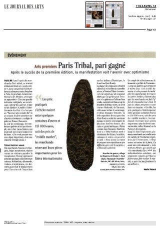11/24 AVRIL 14
Bimensuel
Surface approx. (cm²) : 648
N° de page : 27
Page 1/3
TRIBALART
9330389300509/CLA/OTO/2
Eléments de recherche : TRIBAL ART : magazine, toutes citations
EVENEMENT
Arts premiers Paris Tribal, pari gagné
Après le succès de la première édition, la manifestation voit l'avenir avec optimisme
PARIS • Dans l'esprit des mar
chands d'art tribal, ce nouvel
evenement était un «coup a ten
ter », dans une période habituel
lement calme pour cette discipline
a Pans, le prochain evenement,
Parcours des Mondes, se tenant
en septembre « C'est une gentille
initiative collégiale, un vernis
lage collectifdes galeries L'idée
est de déplacer le public a Saint
Germain des Pres Ce n'est pas
un "Parcours des mondes bis" rn
un moyen défaire pression sur
d'autres evenements», souligne le
galenste Renaud Vanuxem
Le soir du vernissage, de nom
breuses galènes n'ont pas desem
pli, ainsi chez Lucas Ratton, qui
montrait son nouvel espace rue
de Seine «J'ai vendu presque tous
mes objets importants, dont une
statuette Senoufo assise »
Tribal Fashion week
Des marchands, français et etran
gers, belges notamment, étaient
venus en visiteurs prendre la
température Etaient également
présents quèlques collectionneurs
suisses, hollandais, allemands,
italiens et américains, ces der
mers ayant fait le deplacement
pour l'ouverture de l'exposition
Les prix
pratiques
s'échelonnaient
entre quèlques
centainesd'euroset
115 000 euros,
soit des prix de
"middlemarket",
les marchands
réservantleurspièces
importantespourles
foiresinternationales
sur les Indiens d'Amérique, le
8 avril au Quai Branlj
La plupart des exposants s'étaient
efforcesderechercherdenouvelles
pieces, a l'instard'Alain Lecomte
«/e n'ai expose que de nouveaux
objets quej'ui gardes pour l'oitu
sian. » Legalenste ad'ailleursbien
vendu, notamment beaucoup de
bracelets d'Afrique noire, un petit
charme Makonde, de Tanzanie,
cede avant même le vernissage,
et deux masques Senoufo La
belle exposition de masques che?
Alain Bovis a séduit les amateurs
puisque la galène s'est séparée de
plusieurs modeles chinois, afn
cams et guatémaltèques Même
constat chez Pascassio Manfredi,
dont la « Tribal Fashion week »
reunissant des bijoux, boucliers,
cuirasses et vestes a reçu un bel
accueil « Nous avons eu raison
deproposer uneexposition unpeu
différente qui a cree la surprise »,
se fehutdit la galenste
Boucher de guerre, village
de Wogamush (Biaka) ?, haut
Sepik, Papouasie-Nouvelle-
Gumee, XIX'-XXe
siecle, bois,
pigments et rotin,
176,5 x 52 x cm.
Courtesy galène AnthonyJP Meyer, Pans
Un couple de collectionneurs al
lemands a profite de l'occasion
« vingt six galeries qui vernissent
le même jour, c'est a taille hu
maine et cela permet de multi
plier les opportunités de trouver
des pieces médites, d'autant plus
que les marchands ont fait l'ef
fort de renouveler leur stock Et
puis les objets présentes iii sont
dans nos moyens » En effet, les
prix pratiques s'échelonnaient
entre quèlques centaines d'euros
et 115 000 euros, soit des prix
de « middle market », les mar
chands reservant leurs pieces
importantes pour les foires inter
nationales, telles Bruneaf ou le
Parcours des mondes
Jusqu'ici dans l'expectative, plu
sieurs marchands ont confie avoir
ete surpns de l'excitation engen
dree par l'événement « Nous
avons eu raison de lefaire, ily
avait une vraie demande », note
Anthony Meyer, qui ajoute que
« les marchands d'art tribal, des
individualistes extrêmes, ont
néanmoins compris qu'il faut se
fédérer pour faire évoluer le mar
che, ce qui n'est pasforcement le
casailleurs»
Marie Potard
 