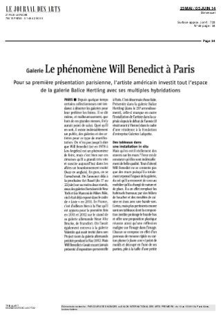 21 RUE LERICHE
75015 PARIS - 01 48 42 90 00
23 MAI / 05 JUIN 14
Bimensuel
Surface approx. (cm²) : 723
N° de page : 34
Page 3/4
TRIBALART
6848620400503/CLA/OTO/2
Eléments de recherche : PARCOURS DES MONDES ou SALON INTERNATIONAL DES ARTS PREMIERS : du 10 au 15/09/13 à Paris 6ème,
toutes citations
Galerie Le phénomène Will Benedict à Paris
Pour sa première présentation parisienne, l'artiste américain investit tout l'espace
de la galerie Balice Hertling avec ses multiples hybridations
PARIS • Depuis quelque temps
certains collectionneurs ont ten-
dance à déserter les galeries pour
leur préférer les foires. Il se dit
même, et malheureusement, que
hors de ces grandes messes, il n'y
aurait point de salut. Quoi qu'il
en soit, il existe indéniablement
un public, des galeries et des ar
listes pour ce type de manifes-
tation. On n'ira pas jusqu'à dire
que Will Benedict (né en 1978 à
Los Angeles) est un phénomène
de foire, mais c'est bien sur ces
cimaises qu'il a grandi très vite
et suscite aujourd'hui dans les
allées un bourdonnement excité
(buzz en anglais). En gros, on se
l'arracherait. On l'annonce déjà à
la prochaine Art Basel (du 17 au
22 juin) sur au moins deux stands,
ceuxdesgaleriesBortolamideNew
York et Cio Marconi de Milan. Bâle,
oùilétaitdéjàexposédanslecadre
de « Liste » en 2011. En France,
c'est d'ailleurs bien à la Fiac qu'il
est apparu pour la première fois
en 2011 et 2012 sur le stand de
sa galerie allemande Neue Alte
Brucke, de Francfort. On l'avait
également entrevu à la galerie
Valentin qui avait invité dans son
Project room la galerie allemande
prédtéependantla Fiac2012. Mais
WillBenedictn'avaitencorejamais
présente d'exposition personnelle
à Paris. C'estdésormais chose faite.
Présentée dans la galerie Balice
Hertling (dans le 20e
arrondisse-
ment), celle-ci marque en outre
l'installation de l'artiste dans la ca-
pitale depuisle début de l'année (il
vivaitavantàVienne)danslecadre
d'une résidence à la Fondation
d'entrepriseGaleriesLafayette.
Destableaux dans
une installation in situ
Mais qu'en est-il réellement des
œuvres sur les murs ? Force est de
constater qu'elles sont indéniable
mentdebellequalité. Toutd'abord
Will Benedict ne se contente pas
que des murs puisqu'il a totale-
ment repensé l'espace delagalerie,
du sol qu'il a recouvert de coco au
mobilierqu'ilachangédenatureet
de place. Il a en effet remplacé les
habituels bureaux par des billots
de boucher et des meubles de cui
sine en inox avec une bande-son.
Certes, mais plus pertinents encore
sont ses tableaux dont la composi-
tion inédite prolonge le branle-bas
et offre une proposition plastique
réussie ainsi qu'une réflexion
maligne sur l'image dans l'image.
Chacun se compose en effet d'un
panneau de mousse rigide ou car-
ton plume («foam core») peint de
motifs et découpe en l'une de ses
parties, pile à la taille d'une petite
 