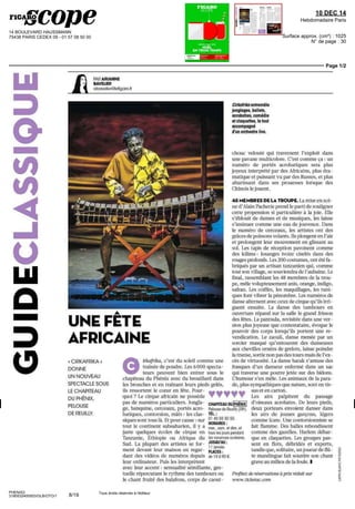 14 BOULEVARD HAUSSMANN
75438 PARIS CEDEX 09 - 01 57 08 50 00
10 DEC 14
Hebdomadaire Paris
Surface approx. (cm²) : 1025
N° de page : 30
Page 1/2
PHENIX2
3180532400503/GLB/OTO/1
Tous droits réservés à l'éditeur
PARARIANNE
BAVELIER
abavelier@lefigarofr
UNE FETE
AFRICAINE
«CIRKAFRIKA»
DONNE
UN NOUVEAU
SPECTACLE SOUS
LECHAPITEAU
DU PHENIX
PELOUSE
DE REUILLY
irkafrika e est du soleil comme une
tramée de poudre Les 6000 specta
tours peuvent bien entrer sous le
chapiteau du Phenix avec du brouillard dans
les branches et en traînant leurs pieds gelés,
ils lessortent le cœur en fete Pour
quoi? Le cirque afncarn ne possède
pas de numeios paiticuliers Jongla
ge, banqume cerceaux, portes aero
batiques, contorsion mats les clas
siques sont tous la Et pour cause sur
tout le continent subsaharien, il y a
juste quèlques ecoles de cirque en
Tanzanie, Ethiopie ou Afrique du
Sud La plupart des artistes se for
ment devant leur maison en regar
dani des videos de numeros depuis
leui ordinateur Puis les interprètent
avec leur accent sensualité sémillante, ges
tuelle repercutant le rythme des tambours ou
le chant fruite des balafons, corps de caout
CHAPITEAU DU PHÉNIX
Pelouse de Reuilly (XIIe
)
TÉL
QI 40555055
HORAIRES
mer sam et dim et
tous les jours pendant
les vacances scolaires
JUSQU'AU
11 janvier
PLACES
de!9a90€
Cirkatrika entremêle
jonglages, ballets,
acrobaties comédie
et claquettes, le tout
accompagne
d'unorchestre live.
chouc veloute qui tiaersent I exploit dans
une paA âne multicolore C'est comme ça un
numero de portés acrobatiques sera plus
joyeux interprète par des /Africains, plus dra
matique et puissant vu par des Russes, et plus
ahurissant dans ses prouesses lorsque des
Chinoislejouent
40 MEMBRES DE LA TROUPE. La mise en sec
ne d Alain Fâcherie prend le pain de souligner
cette piopension si particulière a la joie Lile
s éblouit de danses et de musiques, les laisse
s insinuer comme une eau de jouvence Dans
le numero de ceiceaux, les artistes ont des
grâces de poissons volants Ils plongent en l'air
et prolongent leur mouvement en glissant au
sol Les tapis de reception pavoisent comme
des kihms losanges ivoire ciselés dans des
rouges piofonds Les 200 costumes, ont ete fa
bnques par un artisan tanzamen qui, comme
tout son village, se souviendra de l'aubaine Le
final, rassemblant les 48 membres de la trou
pe, mêle volupteusement anis orange indigo,
safran Les coiffes, les maquillages, les tmu
ques font vibrer la pénombre Les numeros de
danse alternent avec ceux de cirque qu'ils rm
guent ensuite La danse des tambours en
ouverture répand sur la salle le grand frisson
des fetes La pantsula, revisitee dans une ver
sion plus joyeuse que contestataire, évoque le
pouvoir des corps lorsqu'ils portent une re
vendication Le zaouh, danse menée par un
sorciei masque qu'entourent des danseuses
aux chevilles ornées de grelots, laisse poindre
la transe sortie non pas des tours maîs de Tex
ces de virtuosité La danse barak s amuse des
frasques d'un danseur enferme dans un sac
qui traerse une poutre jetée sur des bidons
L'humour s'en mêle Les animaux de la para
de, plus sympathiques que nature sont en tis
sus et en carton
Les airs palpitent du passage
d'oiseaux acrobates De leuis pieds,
deux porteurs envoient danser dans
les airs de jeunes garçons, legers
comme Icare Une contorsionmste se
fait flamme Des balles rebondissent
comme des gazelles Harlem debar
que en claquettes Les groupes pas
sent en flots, débrides et experts,
tandis que, solitaire, un joueur de f lu
te mandrngue fait souidie son chant
grave au milieu de la foule I
Profitez de réservations a prix reduit sur
www hcketoc com
8/19
 
