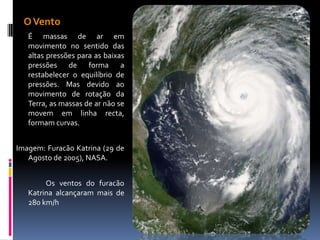 Factores que depende a Pressão atmosférica.A pressão atmosférica diminui quando a altitude aumenta.	À medida que se sobe, a coluna de ar que exerce pressão sobre os corpos é cada vez menor. O ar torna-se mais rarefeito, havendo menos choques das partículas do ar com a superfície dos corpos;A pressão atmosférica diminuiquando a temperatura aumenta.O aumento da temperatura do ar provoca maior agitação das partículas que se afastam mais umas das outras. O ar expande-se, torna-se mais rarefeito havendo menos choques das partículas do ar com a superfície dos corpos.A pressão atmosférica diminui quando a humidade do ar aumenta. 	No ar húmido, há mais moléculas de dioxigénio, O2, ou diazoto, N2. Como as moléculas de água são méis leves, o ar torna-se menos denso, sobe e a pressão diminui.