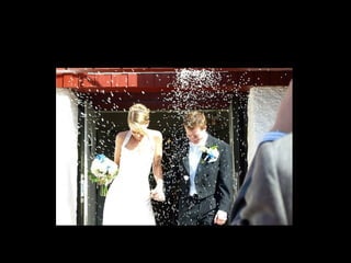 Po wyjściu z kościoła Młoda Para obsypana zostaje ryżem albo
drobnymi monetami, co jest symbolem ich dostatku.
 