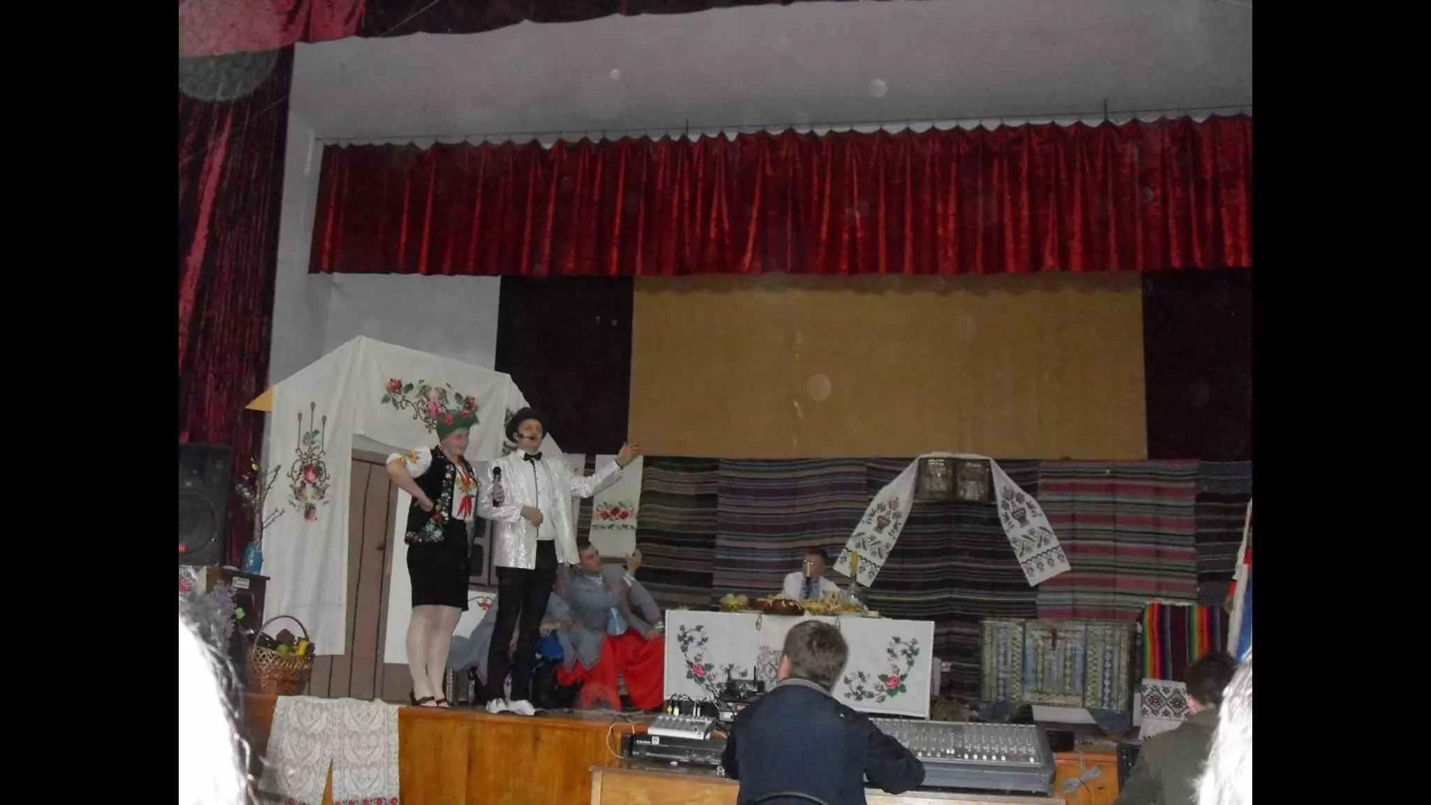 Виховна година на тему: «Весільні традиції з народної скарбниці». 