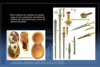 Otros objetos de combate: la espada larga, la muy particular armadura de láminas de metal (bronce) y casco de dientes de jabalí.  