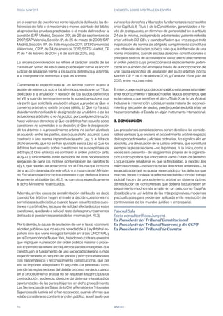 ROCA JUNYENT ENCUESTA SOBRE ARBITRAJE EN ESPAÑA
70 ANEXO I
en el examen de cuestiones como la justicia del laudo, las de-
ficiencias del fallo o el modo más o menos acertado del árbitro
al apreciar las pruebas practicadas o el modo del resolver la
cuestión (SAP Madrid, Sección 20ª, de 26 de septiembre de
2007; SAP Valencia, Sección 8ª, de 25 de marzo de 2008; SAP
Madrid, Sección 18ª, de 3 de mayo de 2011; STSJ Comunidad
Valenciana, CP 1ª, de 24 de enero de 2012; SSTSJ Madrid, CP
1ª, de 7 de febrero de 2014 y 6 de abril de 2015, etc).
La tercera consideración se refiere al carácter tasado de las
causas en virtud de las cuales puede ejercitarse la acción
judicial de anulación frente a los laudos definitivos y, además,
a la interpretación restrictiva a que las somete.
Claramente lo especifica así la Ley Arbitral cuando sujeta la
acción de referencia solo a los términos previstos en un Título
dedicado a la anulación y revisión de los laudos definitivos
(el VII) y cuando terminantemente la supedita «solo» a que
«la parte que solicita la anulación alegue y pruebe: a) Que el
convenio arbitral no existe o no es válido; b) Que no ha sido
debidamente notificada la designación de un árbitro o de las
actuaciones arbitrales o no ha podido, por cualquier otra razón,
hacer valer sus derechos; c) Que los árbitros han resuelto sobre
cuestiones no sometidas a su decisión; d) Que la designación
de los árbitros o el procedimiento arbitral no se han ajustado
al acuerdo entre las partes, salvo que dicho acuerdo fuera
contrario a una norma imperativa de esta Ley, o, a falta de
dicho acuerdo, que no se han ajustado a esta Ley; e) Que los
árbitros han resuelto sobre cuestiones no susceptibles de
arbitraje; f) Que el laudo es contrario al orden público» (arts.
40 y 41.1). Únicamente están excluidos de esta necesidad de
alegación de parte los motivos contenidos en los párrafos b),
e) y f), que podrán ser apreciados por el Tribunal que conozca
de la acción de anulación «de oficio o a instancia del Ministe-
rio Fiscal en relación con los intereses cuya defensa le está
legalmente atribuida» (art. 41.2), no con otros específicamente
a dicho Ministerio no atribuidos.
Además, en los casos de extralimitación del laudo, es decir,
cuando los árbitros hayan entrado a decidir cuestiones no
sometidas a su decisión, o cuando hayan resuelto sobre cues-
tiones no arbitrables, la causa de nulidad afectará solo a estas
cuestiones, quedando a salvo el resto de los pronunciamientos
del laudo si pueden separarse de las mismas (art. 41.3).
Por lo demás, la causa de anulación de ser el laudo «contrario
al orden público», que no es una novedad de la Ley Arbitral es-
pañola sino que viene recogida también en la Ley UNCITRAL y
en la Convención de Nueva York, ha sido reducida a supuestos
que impliquen vulneración del orden público material o proce-
sal. El primero se refiere al conjunto de valores intangibles que
constituyen el fundamento de una sociedad soberana o, más
específicamente, al conjunto de valores y principios esenciales
con trascendencia y reconocimiento constitucional, que por
ello se imponen al legislador. El segundo —el procesal— com-
prende las reglas rectoras del debido proceso, es decir, cuando
en el procedimiento arbitral no se respetan los principios de
contradicción, audiencia, derecho de defensa e igualdad de
oportunidades de las partes litigantes en dicho procedimiento.
Las Sentencias de las Salas de lo Civil y Penal de los Tribunales
Superiores de Justicia así lo han reconocido, cuando afirman que
«debe considerarse contrario al orden público, aquel laudo que
vulnere los derechos y libertados fundamentales reconocidos
en el Capítulo II, Título I, de la Constitución, garantizados a tra-
vés de lo dispuesto, en términos de generalidad en el artículo
24 de la misma, incluyendo la arbitrariedad patente referida
en el artículo 9.3 CE», y cuando añaden que «no es que toda
inaplicación de norma de obligado cumplimiento constituya
una infracción del orden público, sino que la infracción de una
norma imperativa, cuando afecta a derechos constitucionales o
principios básicos de la convivencia social, afecta directamente
al orden público cuya protección está especialmente poten-
ciada en el ámbito del arbitraje a través de la incorporación de
una causa específica de anulación del laudo arbitral» (SSTSJ
Madrid, CP 1ª, de 6 de abril de 2015, y Cataluña 15 de julio de
2015, entre muchas más).
Elmismojuegorestringidodelordenpúblicoestápresentetambién
en el reconocimiento y ejecución de los laudos extranjeros, que
es la materia a que se refiere el último Título IX de la Ley Arbitral.
Inclusive la intervención judicial, en esta materia de reconoci-
miento y ejecución de laudos, puede quedar excluida si así se
ha comprometido el Estado en algún instrumento internacional.
3. CONCLUSIÓN
Las precedentes consideraciones ponen de relieve las conside-
rables ventajas que encierra el procedimiento arbitral respecto
de los procedimientos judiciales ordinarios. No significa ello, en
absoluto, una devaluación de la justicia ordinaria, que constituirá
siempre la pieza de cierre —no la primera, ni la única, como a
veces se la presenta— de las garantías propias de la organiza-
ción jurídico-política que conocemos como Estado de Derecho.
Lo que quiere resaltarse es que la flexibilidad, la rapidez, los
menores costes —derivados de las dos notas anteriores—, la
especialización y el no quedar repercutido por los defectos que
muchas veces conlleva la defectuosa distribución del trabajo
judicial, hacen del procedimiento arbitral un sistema óptimo
de resolución de controversias que debería traducirse en un
seguimiento mucho más amplio en un país, como España,
dotado de una Ley Arbitral de las más progresivas, modernas
y actualizadas para poder ser aplicada en la resolución de
controversias de los mundos jurídico y empresarial.
Pascual Sala
Socio consultor Roca Junyent
Ex Presidente del Tribunal Constitucional
Ex Presidente del Tribunal Supremo y del CGPJ
Ex Presidente del Tribunal de Cuentas
 