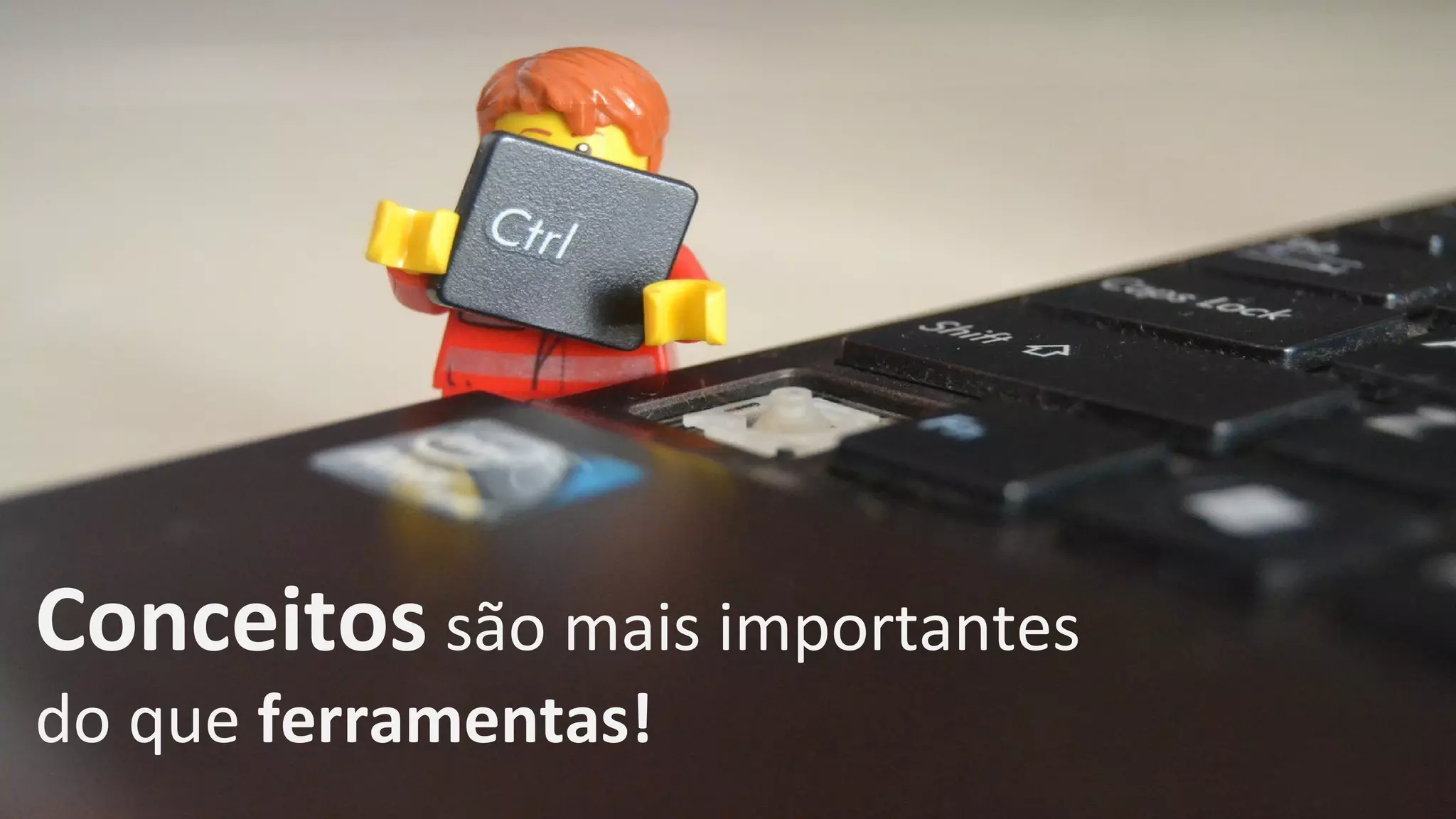 Globalcode – Open4education
Então, o que é Arquitetura de Dados?
Arquitetura de dados é a estrutura dos componentes
de dados de uma organização - considerados sob
diferentes níveis de abstração, suas inter-relações,
bem como os princípios, diretrizes, normas e
padrões que regem seu projeto e evolução ao longo
do tempo.
Conceitos são mais importantes
do que ferramentas!
 