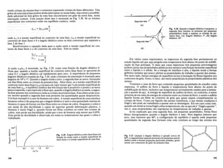 rando cristaisda mesma fase econtornos separando cristais de fases diferentes. Tres
graosde umau.mcafase podem ainda interceptar-se numa linha, mas existe a possibili-
dade adicional dedois graos de uma fase encontrarem um grao da outra fase, numa
il1terse~ao conmm. Uma jun~ao deste tipo e mostrada na Fig. 5.28. Seas tensoes
superficiaisnoscontornos estao em equiHbrio estatico, entao
o
Segunda fase
onde 'Yll e a tensao superficial no contorno de uma fase, 'Y12 a tensao superficial no
contorno de duasfases e e0 angulo diedrico entre os dois contornos que separam a
fase 2 da fase 1.
Resolveremos a equa~ao dada para a razao entre a tensao superficial do con-
torno de duas fases e a do contorno de uma fase. Tem-se entao
(A)
o
Segunda fase
(8)
Fig. 5,30 Quando 0 angulo diedrico e pequeno, a
segunda fase (mesmo se presente em pequenas
quantidades) tende a separar os cristais da pri~
meira fase. (A) Angulo diedrico 1°, (B) lingulo
diedrico 100.
I
()
2 cos "2
'Y12
-=-----
'Yll
Arazao 'Y12/Y1I e mostrada, na Fig. 5.29, como uma fun~ao do angulo. diedrico e.
Note que, quando a tensao superficiaLdo contorno entre duas fases se aproxima do
valor 0,5, 0 angulo diedrico cai rapidamente para zero. A importancia de pequenos
angulos diectricos ressalta da Fig. 5.30, onde 0 formato da interse~aoe mostrado para
angulos deJOo e 1°. Quando 0 angulo tende a zero, a segundafase se move, formando
um fino filme entre os cristais da primeira fase. Alem disso, se a tensao superficial do
contorno entre duas fases ('Y12) cai paraum valor menor que 1/2 da tensao superficial do
de uma fase'YII' 0 equilibrio estatico das tres for~as nao e possivel eo ponto 0 se move
paraa esquerda, 0 que equivale a dizer que, quando 0 angulo diedrico se anula, a segun-
dafase penetra nos contor.nos e isola os cristais da primeirafase. Este efeito pode ocor-
rer mesmo quando a segunda fase esta presente em quantidades quase despreziveis.
Urn bom exemplo eo caso de bismuto em cobre. A tensao superficial de uma interface
bismuto-cobre e tao pequena que 0 angulo diedrico e nulo e uma quantidade minima de
bismuto e capaz de formar urn fino filme entre os cristais de cobre. Enquanto 0 cobre e
urn metal de alta ductilidade e capaz de suportar grande deforma~ao plastica, 0
bismuto e muito fragil e, quando forma urn filme continuo ao redor dos cristais de
cobre, este perde sua ductilidade, ainda que oteor de bismuto seja menor que 0,05%.
Esta perda de ductilidade e observada em todas as temperaturas nas quais 0 cobre e
trabalhado.
Em varios casos importantes, as impurezas da segunda fase permanecem no
estado Hquido ate que seja atingida uma temperatura bem abaixo do ponto desolidifi-
ca~ao da fase principal. 0 dana que essas impurezas (em pequenas porcentagens)
podem causar nas propriedades plasticasdos metais e umafun~ao da tensao superficial
entre 0 Hquido e 0 s6lido. Se a energia de interface e alta, 0 liquido tende a formar
gl6bulos isolados que pouco afetam as propriedades de trabalho a quente dos metais.
Por outro lado, baixas energias de superficie levam a forma~ao de filmes liquidos nos
contornos de grao. Estes, eclaro, sao muito prejudiciais as propriedades plasticas dos
metais.
Tomemos 0 caso de ferro que contendo pequenas quantidades de enxofre como
impureza. 0 sulfeto de ferro. e Hquido a temperaturas bem abaixo do ponto de
solidifica~aodo ferro, inclusive nas temperaturas normalmente usadas para a lamina-
~ao a quente do a~o. A energia de superficie do sulfeto de ferro, no contorno, e muito
pr6xima de um meio da energia do contorno entre os cristais de ferro, e assim 0 sulfeto
Hquido forma um·filme no contorno de grao que quase separa completamente os
c~s~ais d~ ferro.. Como um Hquido nao possui resistencia, 0 a~o nestas condi~oes e
fragd e nao pode ser trabalhado a quente sem se desintegrar. Em urn caso como este,
~uando um metal se torna fragil a altas temperaturas, diz-se que ele e "fragil a quente",
IStO e, suas propriedades sao impr6prias as temperaturas do trabalho a quente.
Ja foi explicado que uma segunda fase, em pequenas quantidades, forma finos
filmes intergranulares quando 0 angulo diedrico e nulo. Para angulos maiores que
zero, mas menores que 60°, a configura~ao de equilibrio e aquela onde pequenas
quantidades da segunda fase formam uma rede continua ao longo das arestas dos
Fig. 5.29 Angulo diedrico entre duas fases em
fun9ao da razao entre a tensao superficial de
duas fases e a tensao superficial de uma fase.
Fig. 5.31 t,1uanao 0 lingulo diedrico e grande (cerca de
60°), a segundafase (quando presente em pequenas quanti-
dades) tende a formar pequenas particulas isoladas, geral-
mente nos contomos de grao da primeira fase.
190 191
 