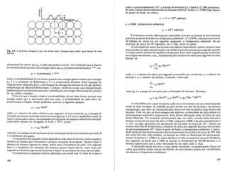 Fig. 6.6 A barreira energetica que um atomo deve transpor para saltar para dentro de uma
lacuna.
vibracional for menor que qo, 0 saito nao podeni ocorrer. Foi verificado que a chance
de urn dado atomo possuir uma energia maior queqq e proporcional afun<;:ao e-qolkT, ou
p = (constante) e-qolkT
ondeP, e a probabilidade de urn atomo possuir uma energia igual ou maior que a energia
qq,. ~.. e a constante de Boltzmann e Tea temperatura absoluta. Essa equa<;:ao foi
0x:gl~al~epte deduzida para a distribui<;:ao de energia dos atomos de urn gas perfeito
(dlstnbU1<;:ao de Maxwell-Boltzmann). Contudo, verificou-se que essa mesma fun<;:ao
tambem preve com bastante precisao a distribui<;:ao da energia vibracional dos atomos
de urn solido cristalino.
Uma vez que a fun<;:ao citada.e a probabilidade de urn dado atomo possuir uma
eneI.'gia maior que a necessaria para urn saito, a probabilidade de saito deve ser
proporcional a fun<;:ao. Entao podemos escrever a seguinte equa<;:ao:
rz =Ae-qo/kT
op:de rl eo numero de saltos atomicos por segundo, A uma constante, qq a energia de
atlva<;:ao por atomo (tamanho da barreira energetica), k e T com 0 significado usual. Se
tanto 0 nume~ador como 0 denominador do expoente da equa<;:ao dada forem multipli-
cados pelo numero de Avogadro N (6,02 x 1023), temos
rz =Ae-Qm /RT
~ndeQmea energia de ativa<;:ao para ':l movimenta<;:ao de lacunas emjoules por mol eR
e a constante dos gases. .
, A cons~anteA da eq~a<;:aoacima depende de uma serie de fatores, entre os quais 0
numero de atomos que clrcundam a posi<;:ao cristalina desocupada. Quanto maior 0
numerode atomoscapazes de saltar, maior sera a freqiiencia de saito. Urn segundo
fator e a freqiienciade vibra<;:ao dos atomos; quanto maior ela for, mais vezes por
segundo urn atomo se aproxima dalacunae maior e a sua chance de executarum saito.
Consideremos a equa<;:ao anterior aplicada a urn metal real. 0 valor de A para 0
220
cobre e aproximadamente 1015
, a energia de ativa<;:ao Qm e igual aI21.800joules/mol.
Se estes valores forem substitufdos na equa<;:ao anterior, temos, a 1.350K (logo abaixo
do ponto de fusao do cobre),
rz = 3 X 1010
saltosls
e, a 300K (temperatura ambiente),
rz = 10-6
saltos/s
E evidente a enorme diferen<;:a de velocidade com que as lacunas se movimentam
proximo ao ponto de fusao e atemperatura ambiente. A 1.3500K, uma lacuna se move
~O biIh6es de vezes em urn segundo, enquanto, a temperatura ambiente, ha urn
mtervalo de cerca de 106 segundos, ou II dias, entre os saltos.
A velocidade de saltos das lacunas tern alguma impormncia, porem estamos mais
interessados em saber quantossaltos em mediaurn atomo executa por segundo quando
o cnstal contem mimero de equiHbrio de lacunas. Este valor e iguala fra<;:ao de lacunas
em rela<;:ao aos 1:ltomos, ndnq , multiplicada pelo mimero de saltos por segundo em uma
lacuna,ou
onde rae 0 mimero de saltos por segundo executados por urn atomo, nl 0 numero de
lacunas e nq 0 numero de atomos. Contudo, vimos que
nz = e-Qf/RT
no
onde Q, e a energia de ativa<;:ao para a forma<;:ao de lacunas. PortaI1to,
A velocidade com a qual urn atomo salta ou se movimenta em urn cristal depende
entao de duas energias: do trabalho Q, para formar urn mol de lacunas e da barreira
energeticaQm que deve ser transposta para mover urn mol de atomos para dentro das
lacunas. Uma vez que as duas energias sao aditivas, a velocidade de saito atomico e
extremamente sensfvel a temperatura. Esta ultima afirma<;:ao pode ser feita de uma
forma diferente. Foi mostrado anteriormente que, no cobre, a razao entre lacunas e
atomos e cerca de urn para urn mil a 1.350K, enquanto a 300K e de aproximadamente 5
x 1015
, ou seja, apresenta urn decrescimo de urn fator de cerca de 1012
• Dentro do
mesmo intervalo de temperatura, 0 numero de saltos por segundo decresce de urn fator
de aproximadamente 1016
• Entre 0 ponto de fusao e a temperatura ambiente, a veloci-
dade media do movimento atomico decresce portanto de urn fator de cerca de 1028
• Sob
urn ponto de vista mais simples, as lacunas no cobre se distanciam de aproximada-
mente 10 atomos a 1.350K e os saltos atomicos se dao na razao de cerca de 30 bilh6es
por segundo, ao passo que a 300K as lacurias se distanciam de 100.000 atomos e os
atomos saltam para elas a uma velocidade de urn saito cada 11 dias.
A discussao acima nos leva a uma salida conclusao: as propriedades ffsicas do
cobre que podem mudar atraves da difusao de seus atomos podem ser consideradas
invariaveis a temperatura ambiente.
221
 