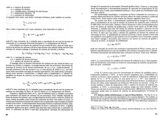 onde nl = mimero de lacunas
no = numero de atomos
WI = trabalho para a forma<;:3.0 de uma lacuna
T = temperatura absoluta, K
k = constante de Boltzmann
A equ~ao mais exata, que inclui a entropia intrinseca, pode tambem ser escrita
n/ = eSl/ke-W/,IK'I
no
Mas,.como 0 expoente sdk e uma constante, esta expressao se reduz a
n/ =Be-wI/1fT =Be-QfIR T
no
on~e B e uma constante, Qr.o trabalho para a introdu9ao de urn moLde lacunas no
retIculadO,R a constanteumversal dos gasese Ta temperatura em Kelvin.
. Com r~la9ao aos atomos de carbono em urn cristal de ferro, deve-se notar que a
mlsturade atomosde carbono e de ferro para formar uma solU9ao solida envolve uma
entropia de misturaanalogaa resultanteda mistura de lacunas e litomos.
8m ::: k {(nFe+ ne) Io&? (nFe + ne) - ne Io&? ne -- nFe Io~ nFe}
onde S",= entropiademistura
nFe =numerodeMomos de ferro
ne "7nUmerO de Momos decarbono
A analogia entre os atomos .intersticiais. de carbono em urn .cristal de ferro e as
lacunas nos cristais e completa. A energia interna sofre urn acrescimo, decorrente da
presen9a de lacunas ou de atomos intersticiais, de nlwl e newe, respectivamente. A
entropia intrinseca total das lacunas e lIpl e ados atomos de soluto e n&e; nos dois
c~so~ estao associadas e~tropi~s.d~ mistura e,9uivalentes. Em razao dessa correspon-
dencIa entre lacunas e mterstIclaIS, a rela9ao entre a temperatura e 0 numero de
equilibrio de atomos de carbono, em urn reticulado de ferro, pode ser escrita direta-
mente como
onde B e uma consta.flte, Qeeo trabalho paraaintrodu9a() de urn mol de Momos de
carbono no reticulado do ferro, R vale 8,4 J/mol e Tea temperatura em Kelvin.
Vejamos 0 ~ignificado fisico de We, que foi definido .como 0 trabalho necessario
para intr?duzir umatomode carbonoem urn intersticio. Esse.trabalho depende da
fonte de.ato.mos de carbono,que, em ligas binarias de ferro puro e carbono, podem ser
tanto cnstals de grafita como cristais de carboneto de ferro. Em ambos os casos os
cristais que fornecem os atomos de carbono sao considerados como estando em intimo
contato com oferro. A mais importante dessas duas fontes e 0 carboneto de ferro, pois,
em geral' os a90s comerciais sao agregados de ferro e carboneto de ferro. A grafita
raramente apar~cenosa90s;emboraseja uma fase mais esmvel que 0 carbonetode
ferro. 0 carboneto de ferro e uma fase metaestavel,havendo urn decrescimo da
280
energia livre quando ele se decompoe, formando grafita e ferro. Todavia, a velocidade
dessa decomposi9ao e extremamente pequena no intervalode temperaturas de uso
normal dos a90s e entiio, para finalidades pniticas, 0 Fe3C pode ser considerado como
uma fase esmvel.
Em terminologia metalurgica, 0 carboneto de ferro echamado de cementita e a
solU9ao solida intersticial de carbono em ferro cubico de corpocentrado e conhecida
comoferrita. Estes termos serao usados nas Se90es seguiIltes deste livro.
De acordo com Wert,l a determina9ao experimental da energia de ativa9ao Qe
para a transferencia de urn mol de atomos de carbono dacem~ntita para a ferrita e
41.000 J/mol. Por outro lado, Darken e Gurry2
fornecem o valor correspondente para
levar urn atomo de carbono da grafita para a ferrita como sendo de 62.000 J/mol.
Portanto, 0 trabalho para.tirar urn atomo decarbono da grafita e ~oloca-Io em urn
intersticio ~o ferro e maior do que 0 trabalho para tira-Io do carboneto de ferro e po-Io
no ferro. E claro.que. isso afeta 0 numero. de. equilibrio de atomos. de. carb.ono.no
reticulado do ferro. A solubilidade do carbono na ferrita e menor quando 0 ferro esm
em equilibrio com a grafita do que quando esta em equilibrio com a cementita, porque
uma maior energia e necessaria para remover urn atomo de carbono da grafita e
coloca-Io no ferro. A equa9ao da solubilidade
Cd= Be-QeIRT
pode ser colocada em termos dos resultados experimentaisde Werte outros, que se
aplicam especificamellte ao caso do equilibrio entre ferrita ecementita (isto e, quando
os Momos intersticiais sao fornecidos pelo carboneto de ferro). Feito isso, obtemos
Ce
= O,1lge-41.000IRT
onde Ceea concentra9ao de equilibrio dos atomos de carbono (lIelnFe)' Essa equa9ao
pode ser facilmente convertidaem termos de concentra9ao de carbono em porcenta-
gem em peso, resultando
C'e = 2,55 e-41.0001RT
A Fig. 8.3 mostra uma curva da concentra9ao de carbono de equilibrioentre a
teillperaturaambiente. e723°C A curva mostra claramente que a solubilidade do
carbono na ferrita e muito pequena. o valor de equilibrioa temperatura ambiente e
apenas de 2,3 x 10-7% em peso ou uma parte em 2,3 x 10-9 • Isso equivale a
aproxinladamente urn Momo de carbono para cada 108
atomos deferro, ou aindaque os
Momos de soluto estao separados em mediapor 100 Momos de solvente. A Fig. 8.3
mostra tambem 0 efeito da temperatura sobre 0 mimero de atomos de carbono em
equilibrio.A 723°C, a concentra9ao de carbono atinge seu valor maximo, 0,02%.
Neste caso,.M mais ou menos um atomode carbono para 1.000 Momos de ferro ouuma
separa9ao media entre os Momos de carbono de aproximadamente 10 atomos de
solvente.
8.4· Solu~oes solidas substitucionais e a regra de Hume-Rothery. Na Fig. 8.IA, os
Momos de cobre e de niquel estao desenhados com 0 mesmo diametro. Naverdade, os
atomo~de urn cristal de coJ;>re puro tern diametro aparente (2,551 .A) aproximadamente
2% mawr que os de urn cnstal de niquel puro (2,487 .A). Essa diferen9a e pequena, e
lWert, C. A., Trans.AIME,188, 1242 (1950).
'Darken, L. S. e Gurry, R. W.,PhysicalChemistry ofMetals. McGraw-Hili Book Co., Inc., NewYork,1953:
281
 