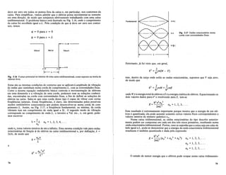 0/= 0 para x = 0
0/ = 0 para x = L
deye ser zero em .todos os pontosfora da caixa e,em particular, nos contornos da
caixa. Para simplificar, vamosadmitir qUt;:O eletron possa movimentar-se somente
em uma dire~ao, de modo que estejamos efetivamente trabalhando com uma caixa
unidimensional. 0 problema basico esta ilustrado na Fig. 3.16, onde 0 comprimento
da caixa foi escolhido igual a L. Pela condi~ao de que t/J deve ser zero nos contor-
nos, temos
Vacuo Metal
v=co---
Vacuo
Fundamental
Fig. 3.17 Ondas estacionanas numa
corda com extremidades fixas.
nx = 1,2,3, ...
x.'-=::-o7""'""'---::-X~=L:ot". - v=o
Fig. 3.16 0 p~o potencial no interior de uma caixa unidimensional, como suposto na teoria do
el6tron livre.
Estas sao as mesmas condi~6es de contorno que se aplicam aamplitude de vibra~ao
de ondas que caminham numa corda de comprimentoL, com as extremidades fixas.
Como a.mesma equa~ao ondulat6ria basica controla a movimenta~ao de eletrons
em uma dimensao e a vibra~ao de uma corda, podemos usar as solu~6es conheci-
das, encontradas na corda com extremidades fixas, a fim de definir as solu~6es do
eletron na caixa. Sabe-seque uma cordadesse. tipo e capaz de vibrar com certas
freqiiencias naturais. Essas freqiiencias, e claro, sao determinadas pelos possiveis
modos ondulat6rios estacionariosquepodem desenvolver-se numa corda de com-
primento L. .. Assim, na Fig. 3.17, a freqiiencia fundamental, ouminima, da. corda
vibrante tern urn comprimento de onda igual a 2L. 0 segundo modo de vibra~ao
corresponde ao comprimento de onda L, 0 terceiro a 2/aL etc., e, em geral, pode-
mos escrever
2
"A.=--L nx =I,2,3,4, .•..
nx
onde n;tomavalores inteiros de umainfinito. Essa mesma condi~ao vale para ondas
estacionarias de fun~ao t/J do eletronna caixa unidimensional e, por defini~ao, k =
21f!>", de modo que
nx 1T
k=-
L
e
74
+------ L - - -.-l
Entretanto, ja foi visto que, em geral,
2
k
Z
= lizm(W - V)
mas, dentro da caixa onde estao as ondas estacionarias, supomos que V seja zero,
de modo que .
kZ
=~mW=~mE
liZ liZ
onde We a energia total do eletron eE e a energiacineticado eletron. Equacionando os
dois valores dados para k2
e resolvendo para E, tem-se
liz1Tzn Z
E= x
2mLz
Este resultado e extremamente importante porque mostra que a energia de urn ele-
tron e quantizada; ela pode assumir somente certos valores fixos correspondentes a
valores inteiros do numero quantico nx •
Numa caixa tridimensional, as ondas estacionarias do tipo descrito anterior-
mente podem ser compostas em cada urn dos tres eixos primanos, resultando numa
onda estacionaria tridimensional. Porem, caso se suponha que a caixa seja urn cubo de
lado igual aL, pode-se demonstrar que a energia da onda estacionaria tridimensional
resultante e tambem quantizada e dada pela expressao
liz1T
z
E=--(n ~ +n Z +nz
z) nx =I,2,3, ...
2mLz . x y
ny =1, 2, 3, .. ,
nz = 1,2,3, ...
o estado de menor energia que 0 eletron pode ocupar numa caixa tridimensio-
7S
 