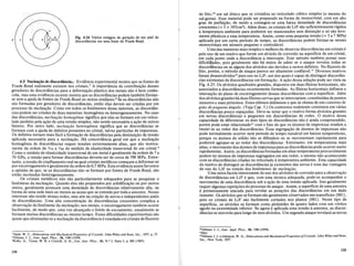 4.5 Nuclea<;ao de discordancia;;. Evidencia experimental mostra que as fontes de
Frank-Read realmente existem nos cristais.7
A importancia da contribui9ao desses
geradores de discordfmcias para a deforma9ao plastica dos metais nao e bem conhe-
cida, mas ~ma evidencia recente mostra que as discordancias podem tambem formar-
se sem a a]uda de fontes de Frank-Read ou outras similares.8 Se as discordancias nao
sao formadas por geradores dediscordancias, entao elas devem ser criadas por um
processo de nuclea9ao. Como em todosos fenomenos dessa natureza as discordan-
cias podem ser criadas de duas maneiras: homogenea ou heterogenea~ente. No caso
das discordancias, nuclear;iio homoghzea significa que elas se formam ern um reticu-
lado perfeito pelaa9ao de uma tensao simples, nao sendo necessaria a a9ao de outros
fatores. Por outro lado, nuclear;iio heterogenea significa que as discordancias se
formam com a ajuda de defeitos presentes no cristal, talvez particulas de impurezas.
Os defeitos tomam mais facil a forma9ao de discordancias pela diminui9ao da tensao
aplicada necessaria para a nuclea9ao. Ha concordancia geral em que a nuclea9ao
homogenea de discordancias requer tensoes extremamente altas, que sao teorica-
mente da ordem de lho a 1120 do modulo de elasticidade transversal de um crista1.9
Como 0 modulo de elasticidade transversal de um metal e geralmente da ordem de 7 a
70 GPa, a tensao para formar discordancias deveria ser de cerca de 700 MPa. Entre-
tanto, a tensao de cisalhamento real na qual cristais metalicos come9am a deformar-se
por escorregamento e geralmente da ordem de 0,7 MPa. Esta evidenciaassim favorece
a opiniao de que'se as discordanciasnao se formam por fontes de Frank-Read, sao
entao nucleadas heterogeneamente.
Os cristais metalicosnao sao particularmente adequados para se pesquisar 0
fenomeno da nuclea9ao. Quando eles sao preparados por solidifica9ao ou por outros
meios, geralmente possuem uma densidade de discordancias relativamente alta, na
forma de uma rede mais ou menos ao acaso que se estende por toda a amostra. Nosso
interesse nao reside nessas redes, mas sim na cria9ao de novos e independentes aneis
de discordancias. Uma alta concentra9ao de discordancias crescentes complica a
observa9ao do fenomeno da nuclea9ao; nos metais, 0 escorregamento tambem ocorre
facilmente, de modo que, uma vez akan9ado 0 limite de escoamento, usualmente se
formam muitas discordancias ao mesmo tempo. Essas dificuldades experimentais sao
quase que eliminadas se a nuclea9ao dadiscordancia e estudada em cristais de fluoreto
d
Fig. 4.24 Varios estagios da gera~iiodeurn anel de
discordfmcias em uma fonte de Frank-Read.
de litio,1O um sal ionico que se cristaliza no reticulado cubico simples (0 mesmo do
sal-gema). Esse material pode ser preparado na forma de monocristal, com um alto
grau de perfei9ao, de modo a conseguir-se uma baixa densidade de discordancias
crescentes (= 5 x l04/cm2). Alem disso, os cristais de LiF sao suficientemente rigidos
atemperatura ambiente para poderem ser manuseados sem distor9ao e so sao leve-
mente phisticos a essa temperatura. Assim, como uma pequena tensao (= 5 a 7 MPa)
aplicada por um curto periodo de tempo, as discordancias podem formar-se nesses
monocristais em numero pequeno e controlavel.
Uma das maneiras mais simples e melhres de observar discordancias em cristais e
pelo uso de um reativo que forme um alveolo de corrosao na superficie de um cristal,
em c~~a ponto onde a discordancia a intercepte. Este metodo tambem possui suas
dificul~des, pois geralmente nao M meios de saber se 0 ataque revelou todas as
discoi<:lfmcias ou se alguns dos alveolos sao devidos a outros defeitos. No fluoreto de
litio, porem, 0 metodo de ataque parece ser altamente confiavel.II Diversos reativos
foram desenvolvidos12 p'ara uso no LiF, um dos quais e capaz de distinguir discordan-
cias existentes de discordancias em forma9ao. A a9ao dessa solu9ao pode ser vista na
Fig. 4.25. Os alveolos quadrados grandes, dispostos em duas fileiras horizontais, sao
associados a discordancias recentemente formadas. As fileiras horizontais definem a
interse9ao do plano de escorregamento dessas discordancias com a superficie. Alem
dos alveolos grandes ha duas fileiras curvas que se interceptam, constituidas de pontos
menores e mais proximos. Estes ultimos delineiam 0 que se chama de um contorno de
griio de pequeno angulo. (Veja Cap. 5.) Os contornos realmente consistem em varias
discordancias pouco espa9adas. Deve-se notar que 0 reativo forma alveolos grandes
em novas discordancias e pequenos em discordancias de redes. 0 motivo dessa
capacidade de diferenciar os dois tipos de discordancias nao e ainda compreendido,
porem pode estar relacionadoll
com 0 fato de que os atomos de impurezas tendem a
reunir-se ao redor das discordancias. Essa segrega9ao de atomos de impurezas nao
pode normalmente ocorrer num periodo de tempo razoavel em baixas temperaturas,
porque os atomos do solido nao se difundem ou se movimentam rapidamente para
poderem agrupar-se ao redor das discordancias. Entretanto, em temperaturas mais
altas, 0 movimento dos atomos de impurezas para as discordancias pode ocorrer muito
rapidamente. Assim, as discordanciasformadas em altas temperaturas provavelmente
podem ter atomos de impurezas segregados em seu redor, 0 mesmo nao acontecendo
com as discordancias criadas no reticulado atemperatura ambiente. Esta capacidade
do reativo de distinguir as discordanciasja existentes das novas e uma das vantagens
do uso do LiF no estudo dos fenomenos de nuclea9ao.
Uma outra faceta interessante do uso dos alveolos de corrosao para a observa9ao
de discordancias em LiF e que, com uma tecnica adequada, pode-se acompanhar 0
movimento de uma discordancia sob a a9ao de uma tensao aplicada. Isto geralmente
requer algumas repeti90es do processo de ataque. Assim, a superficie de uma amostra
e primeiramente atacada para revelar as posi90es das discordancias em um dado
instante. Os alveolos que se formam sao geralmente otlservados nas superficies {001},
pois os cristais de LiF sao facilmente cortados nos pIanos {OOl}. Neste tipo de
superficie, os alveolos se formam como piramides de quatro lados com um vertice
agudo na extremidade inferior. Se agora e aplicada uma tensao aamostra, as discor-
dancias se moverao para longe de seus alveolos. Um segundo ataque revelara as novas
:D~sh, W. C., Dislocations and Mechanical Properties ofCrystals, John Wiley and Sons, Inc., 1957, p. 57.
Gtlman, J. J., Jour. Appl. Phys., 30, 1584 (1959).
9Kelly, A., Tyson, W. R. e Cottrell, A. H., Can. Jour. Phys., 45, N.o 2, Parte 3, p. 883 (1967).
134
'OGilman, J. J., Jour. Appl. Phys., 30, 1584 (1959).
"Ibid.
12 Gilman, J. J. e Johnston, W. G., Dislocations and Mechanical Properties ofCrystals. John Wiley and Sons,
Inc., New York, 1957.
135
 