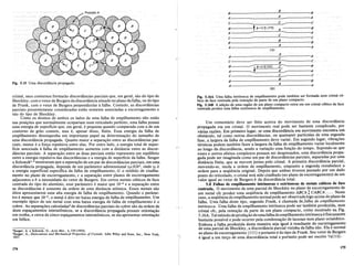 Fig. 5.15 Uma discordiinciapropagada.
cristal, seus contornos formarao discordfmcias parciais que, em geral, sao do tipo de
Shockley, com 0 vetor de Burgers dadiscordfmcia situado no plano dafalha, ou do tipo
de Frank, com 0 vetor de Burgers perpendicular afalha. Contudo, as discordfmcias
parciais presentemente consideradas estao somente associadas a escorregamento e
sao do tipo de Shockley.
Como os atomos de ambos os lados de uma falha de empilhamento nao estao
nasposi;oes que normalmente ocupariam num reticulado perfeito, uma falha possui
uma energia de superficie que, em geral, e pequena quando comparadacom a de urn
contorno de 'grao comum, mas e,apesar disso, finita. Essa energia da falha de
empilhamento desempenha urn importantepapel na determina;ao do tamanho de
uma discordancia propagada. Quanto maior a separa;ao entre as discordancias par-
ciais, menor e a for;a repulsiva entre elas. Por outro lado, a energia total de super-
ficie associada afalha de empilhamento aumenta com a distancia entre as discor-
dancias parciais. A separa;ao entre as duas parciais entao representa urn equilibrio
entre a energia repulsiva das discordancias e a energia de superficie da falha. Seeger
e Schoeck5
• 6 mostraram que a separa;3.o de urn par de discordancias parciais, em uma
discordancia propagada,depende de umparametro adimensional "lJCfGb2
, Onde"lI e
a energia superficial especifica da· falha de empilhamento, G om6dulo de cisalha-
mento no plano de escorregamento, c a separa;3.o entre pIanos de escorregamento
adjacentes e b a intensidade do vetor de Burgers. Em certos metais cubicos de face
centrada do tipo do aluminio, esse parametro e maior que 10-2
e a separa;3.o entre
as discordancias e somente da ordem de uma distancia atomica. Esses metais sao
ditosapresentarem uma alta energia de falha de empilhamento. Quando 0 parame-
tro e menor que 10....2
, 0 metal e dito ter baixa energia de falha de empilhamento. Urn
exemplo tipico de urn metal com uma baixa energia de falha de empilhamento e 0
cobre. As separa;oes calculadas6
de discordancias parciais do cobre sao daordem de
doze espa;amentos interatomicos, se a discordancia propagadapossuir orienta;ao
em cunha, e cerca de cinco espa;amentos interatomicos, se ela apresentar orienta;3.o
em helice.
'Seeger, A. e Schoeck, G., Acta Met., 1,519 (1953).
'Seeger, A., Dislocations and Mechanical Properties of Crystals. John Wiley and Sons, Inc., New York
1957. > . '
174
B
B
B
A
A A
C C C
---
B tb=I/3 (Ill)
A B
A
-- A
C
C C
B
B
B
A
A
A
(A)
A
A
A
C
C B
C
B :~ b=1I3(111) c --- B
A A ;4
---
C C C
B
B B
A
A A
(B)
Fig. 5.16A Uma fa!ha intrinseca de empilhamento pode tambem ser formada num crista! cu-
bico de face centrada pela rem~iio de parte de urn plano compacto.
Fig. 5.16B A adi~iio de uma regiiio de urn plano compacto extra em urn crista! cubico de face
centrada produz uma falha extrinseca de empilhamento.
Urn comentario deve ser feito acerca do movimento de uma discordancia
propagada em urn crista!.. 0 movimento real pode.ser bastante complicado, por
vanas razoes. Em primeiro lugar, se uma discordancia. em movimento encontra urn
obsta-culo, tal como outras discordancias, ou quaisquer particulas. deuma segunda
fase,a.larguradafalha deempilhamento deve variar.Ep1 segundo lu~ar, vibra;oes
termicas podemtambem fazer a largura da falha deempI1hamento varIarlocalmente
ao longo da discordancia,sendo .avaria;ao uma fun;3.o. do tempo. Supondo-se que
esses e outros efeitos complexos possam ser desprezados, uma discordancia propa-
gada pode ser imaginada como urn par dediscordancias parciais, separadas por uma
distancia finita, ql1e se. movem juntas pelo cristal, A primeira discordfmcia parcial,
movendo-se, muda a ordem de empilhamento, enquanto a segunda restabelece a
ordempara a sequencia.origina!..Depoisque ambastiverempassado por urn dado
ponto do reticulado, 0 cristal tern sido cisalhado (no plano de escorregamento) de urn
valor igual ao vetor de Burgers b da.discordancia total.
5.8. Falhas deempilhamento intrinsecas e extrinsecas demetais cubicos de face
centrada•. 0 movimento de uma parcial de Shockley no plano de escorregamento de
urn metal cfc produz uma sequencia de empilhamento ARCA ; CABCA . . .. Neste
caso,a seqiiencia de empilhamentonormal pode ser observada logoacima do plano da
falha. Uma falhadeste. tipo, segundo Frank, e chamadadejalhiZ deempilhamento
intrinseca. Urna falha de empilhamento intrinseca pode ser tambem produzida, num
cristal dc, pela remo;3.o de parte de urn plano.compacto,. como .. mostrado naFig.
5.16A. Tal metodorle produ;3.o deumafalha de empilhamentointrinseca efisicamente
bastante possivel e pode ocorrer pela condensa;3.o de lacunas num plano octaedrico.
Embora a falha produzida desta maneira seja igual aresultante do escorregamento
de uma parcial de Shockley, a discordancia parcial vizinha da falha n3.o. Ela e normal
ao plano de escorregamento {Ill} e portanto e do tipo de Frank. Seu vetor de Burgers
e.igual a urn ter;o de uma discordancia total e portanto pode ser escrito lis(111).
175
 