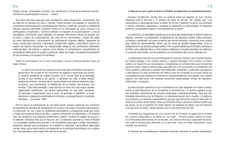 50 51
trabajo, tiempo, respuestas correctas, etc.) del término. A nivel de la institución escolar,
predomina la participación nominal…” (idem).
Nos toca entonces repensar para transformar estas situaciones, entendiendo que
se trata de un proceso con idas y venidas. Torres también nos plantea un conjunto de
condiciones necesarias para una participación efectiva y auténtica: empatía y credibilidad
básicas (quienes participan requieren confiar en la honestidad de quien convoca a la
participación, comprender y valorar el sentido y el impacto de su participación, y ver los
resultados); información (para participar se requiere información básica de aquello que
es tema u objeto de la participación, así como de los mecanismos y reglas del juego
de dicha participación); comunicación (la participación requiere diálogo, capacidad de
todos y todas para escuchar y aprender); condiciones, reglas y mecanismos claros (no
bastan las buenas intenciones, es indispensable asegurar las condiciones materiales,
institucionales, de tiempo y espacio para facilitar la participación); asociatividad (la
participación debe tener en cuenta y potenciar, antes que negar, la experiencia asociativa
de las personas y los grupos involucrados).
Sobre la participación en el aula venezolana, Aurora Lacueva escribía hace ya
algún tiempo:
“La vida en el aula de hoy prepara mucho más para la dictadura que para la
democracia. No es sólo en los momentos de regaños o sanciones que vemos
el carácter dictatorial de nuestra escuela. Es el mundo todo de la actividad
escolar el que enseña a ser pasivo, a obedecer sin más, a estar aislado
esperando órdenes. Se trata de un mundo donde todo está ya dispuesto para
el alumno: sus movimientos, la distribución de su tiempo, sus lecturas, sus
escritos. Todo está señalado y cada alumno no tiene sino que seguir aquello
rígidamente establecido. No tendrá oportunidad en sus años escolares
de aprender a organizarse junto a otros, de aprender a planificar, a tomar
decisiones, a asignarse actividades en el tiempo, a escoger labores, a plantear
intereses…” (Lacueva, 1985)
Abrir el aula a la participación es una tarea ardua, aunque contemos con montones
de experiencias valiosas de participación en el aula y de aulas y escuelas participativas.
La educación en, por y para la ciudadanía participativa y protagónica exige que todos
y todas conversemos acerca de ella y vayamos llenándola de significado y de práctica
real, ser receptivos a la pregunta impertinente, preferir combinar el trabajo en grupos y
la reflexión individual más que el discurso del o la docente, generar e invitar al debate
y la curiosidad, diseñar para que las y los estudiantes propongan y dirijan actividades y
proyectos, aceptar que la educación no consiste en presentar y aprenderse respuestas
únicas, hacer que el aula crezca y se desborde en la actividad comunitaria y en contacto
con otros paisajes y personajes más allá de la escuela.
3. Educar en, por y para el amor a la Patria, la soberanía y la autodeterminación
Nuestra Constitución cuando abre un capítulo sobre los deberes es muy concisa,
establece sólo 6 artículos y el primero de ellos, el artículo 130, señala que: “Los
venezolanos y venezolanas tienen el deber de honrar y defender la patria, sus símbolos
y valores culturales; resguardar y proteger la soberanía, la nacionalidad, la integridad
territorial, la autodeterminación y los intereses de la nación”.
La soberanía y la autodeterminación son principios que fundamentan la relación entre los
estados, conforme a la declaración fundacional de las Naciones Unidas. Estos principios,
su historia y significado, así como la historia que hemos recorrido y construido como pueblo
para hacernos independientes, tienen que ser tema de estudio indispensable, como lo
señalaremos en la sección correspondiente. Pero cuando hablamos de la Patria y del amor a
la Patria como referente ético y como práctica cotidiana en nuestras escuelas nos referimos
a un asunto más amplio, que se sustenta en el conocimiento pero no se restringe a él.
La Patria para nosotros es la reivindicación de nosotros mismos y de nosotras mismas,
en nuestro paisaje y con nuestra historia y nuestra diversidad como pueblo. La Patria
existe en el orgullo de ser venezolanas y venezolanos, en la fuerza ética que nos permite
pararnos sobre nuestros propios pies, para abrirnos a la convivencia y la solidaridad con
otros pueblos y enfrentar a quienes han pretendido, pretenden o pretendan sojuzgarnos
o dominarnos. Es este sentimiento de Patria el que se ha forjado en la lucha contra los
conquistadores que intentaron borrarnos en nuestra existencia como pueblo, con nuestra
relación con esta tierra, con nuestras emociones, espiritualidad, formas de expresión,
referencias y recuerdos.
Es esta emoción patriótica la que encontramos en cada despertar de nuestro pueblo,
contra el adormecimiento de la conciencia, la desmemoria y el cinismo egoísta al que
han intentado condenarnos las minorías poderosas y desnacionalizadas, esas que han
intentado subsumirnos en la imitación y la desvalorarización de lo nuestro. La patria es
la conciencia y la memoria e igualmente la que hay que reinventar todos los días para no
errar en el camino de ser libres. Tiene sus símbolos vivos y cercanos a todo el pueblo que
los posee, no es un panteón de ídolos lejanos, de estatuas de piedra, sino de memoria
viva que honra a todos y todas aquellos que lo han dado todo por ella.
Tomando dos fragmentos de una canción de Alí Primera, la patria es el hombre
(es nuestra humanidad) y la patria es una mujer... Porque nuestra patria es mujer,
es la República Bolivariana de Venezuela, con toda su ternura y capacidad de amar,
con toda la firmeza para defender en lo que cree, como la mujer venezolana, como
también los hombres.
El discurso de la globalización neoliberal pretende ridiculizar el sentido nacionalista,
 