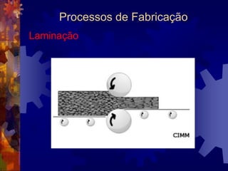 Processos de FabricaçãoFundiçãoEssa seqüência de etapas é a que normalmente é seguida no processo de fundição por gravidade em areia, que é o mais utilizado. Um exemplo bem comum de produto fabricado por esse processo é o bloco dos motores de automóveis e caminhões.