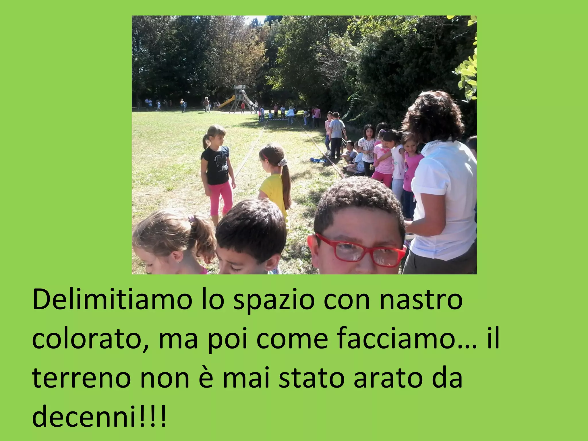 Delimitiamo lo spazio con nastro 
colorato, ma poi come facciamo… il 
terreno non è mai stato arato da 
decenni!!! 
 