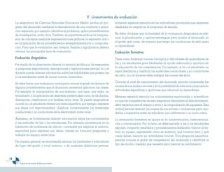 14
Programas de estudio de Educación Media
poniendo especial atención en los indicadores priorizados que aparecen
resaltados en negrita en el programa de estudio.
No debe olvidarse que la finalidad de la evaluación diagnóstica es ade-
cuar la planificación y aplicar estrategias para nivelar al alumnado en
el grado que cursa, de manera que tenga las condiciones de éxito para
su aprendizaje.
Evaluación formativa.
Tiene como finalidad conocer los logros y dificultades de aprendizaje de
las y los estudiantes para facilitarles la ayuda adecuada y oportuna en
la adquisición de las competencias. Por ejemplo, si la o el estudiante no
logra identificar y clasificar los materiales conductores y no conductores
de calor, la o el docente debe indagar las causas del error.
Conocer el nivel de razonamiento del alumnado permite comprender las
causas de sus dudas o errores y da la posibilidad de intervenir proponiendo
actividades específicas y oportunas que refuercen su aprendizaje.
Merecen especial atención los conocimientos equivocados o acientíficos,
ya que las competencias de esta asignatura demandan el descubrimiento,
abrir espacios para el ensayo o error y la comprobación de supuestos. Esta
actitud permite detectar las causas de sus errores o confusiones para ayu-
darles a superarlos antes de adjudicar una calificación o un juicio crítico.
La evaluación formativa se apoya en la autoevaluación, heteroevalua-
ción y coevaluación. Por lo tanto, se debe permitir a las y los estudiantes
exponer, compartir resultados y procedimientos realizados, valorar el tra-
bajo en equipo, expresando cómo se sintieron, qué hicieron bien y qué
cosas deben mejorar en actividades futuras. Una pregunta específica,
permite conocer el grado de competencia del alumnado e identificar el
tipo de ayuda o medida que necesita para mejorar su rendimiento.
La asignatura de Ciencias Naturales Educacion Media ,evalúa el pro-
greso del alumnado mediante la demostración de una conducta o actua-
ción esperada, por ejemplo: identifica el problema, aplica procedimientos
de investigación, entre otros. También, es importante evaluar la compren-
sión de conceptos mediante representaciones gráficas, la expresión oral o
en la aplicación de los procedimientos de experimentación o comproba-
ción. Para que la evaluación sea integral, flexible y significativa deberá
retomar los principales tipos de evaluación.
Evaluación diagnóstica.
Por medio de la observación directa, la revisión de dibujos, las respuestas
a preguntas exploratorias, descripciones o explicaciones previas, la o el
docente puede obtener información sobre las habilidades que poseen las
y los estudiantes antes de iniciar nuevos contenidos.
Se debe hacer una evaluación inicial para conocer el grado de dominio de
algunos procedimientos que el alumnado necesitará aplicar en las clases.
Por ejemplo: la manipulación de una balanza, una lupa, una regla, un
termómetro o la aplicación de destrezas intelectuales como la tabulación,
descripción, clasificación y el análisis, entre otras. Se puede diagnosticar
cuandolaoelestudianterealizaunatareaespecífica,porejemplo,expresar
sus ideas con espontaneidad, clasificar correctamente los materiales
conductores y no conductores de la electricidad, entre otras.
Asimismo, es fundamental obtener información sobre los conocimientos
y las actitudes de las o los estudiantes. Por ejemplo: persistencia en la
resolución de problemas de cálculo, curiosidad por explorar el entorno,
seguridad para expresar sus ideas, interés en formular preguntas y
trabajar en equipo, entre otros.
De manera general, se recomienda retomar los contenidos e indicadores
de logro del grado o nivel anterior, o de unidades didácticas previas,
V. Lineamientos de evaluación
 