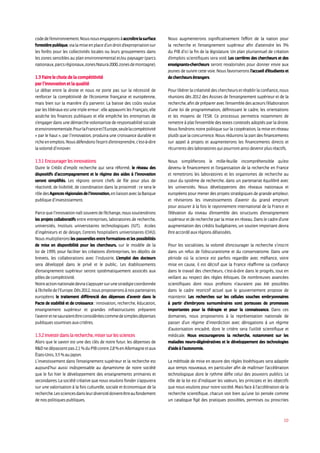 10
codedel’environnement.Nousnousengageonsàaccroîtrelasurface
forestièrepublique,vialamiseenplaced’undroitd’expropriationsur
les forêts pour les collectivités locales ou leurs groupements dans
les zones sensibles au plan environnemental et/ou paysager (parcs
nationaux,parcsrégionaux,zonesNatura2000,zonesdemontagne).
1.3Fairelechoixdelacompétitivité
parl’innovationetlaqualité
Le débat entre la droite et nous ne porte pas sur la nécessité de
renforcer la compétitivité de l’économie française et européenne,
mais bien sur la manière d’y parvenir. La baisse des coûts voulue
par les libéraux est une triple erreur : elle appauvrit les Français, elle
assèche les finances publiques et elle empêche les entreprises de
s’engager dans une démarche volontariste de responsabilité sociale
etenvironnementale.PourlaFranceetl’Europe,seulelacompétitivité
« par le haut », par l’innovation, produira une croissance durable et
richeenemplois.Nousdéfendonsl’espritd’entreprendre,c’est-à-dire
lavolontéd’innover.
1.3.1Encouragerlesinnovations
Outre le Crédit d’impôt recherche qui sera réformé, le réseau des
dispositifs d’accompagnement et le régime des aides à l’innovation
seront simplifiés. Les régions seront chefs de file pour plus de
réactivité, de lisibilité, de coordination dans la proximité : ce sera le
rôledesAgencesrégionalesdel’innovation,enliaisonaveclaBanque
publiqued’investissement.
Parcequel’innovationnaîtsouventdel’échange,noussoutiendrons
les projets collaboratifs entre entreprises, laboratoires de recherche,
universités, Instituts universitaires technologiques (IUT), écoles
d’ingénieurs et de design, Centres hospitaliers universitaires (CHU).
Nous multiplierons les passerelles entre formations et les possibilités
de mise en disponibilité pour les chercheurs, sur le modèle de la
loi de 1999, pour faciliter les créations d’entreprises, les dépôts de
brevets, les collaborations avec l’industrie. L’emploi des docteurs
sera développé dans le privé et le public.. Les établissements
d’enseignement supérieur seront systématiquement associés aux
pôlesdecompétitivité.
Notreactionnationaledevras’appuyersurunestratégiecoordonnée
àl’échelledel’Europe.Dès2012,nousproposeronsànospartenaires
européens le traitement différencié des dépenses d’avenir dans le
Pacte de stabilité et de croissance : innovation, recherche, éducation,
enseignement supérieur et grandes infrastructures préparent
l’aveniretnesauraientêtreconsidéréescommedesimplesdépenses
publiquessoumisesauxcritères.
1.3.2Investirdanslarecherche,misersurlessciences
Alors que le savoir est une des clés de notre futur, les dépenses de
RDnedépassentpas2,1%duPIBcontre2,8%enAllemagneetaux
États-Unis,3,5%auJapon.
L’investissement dans l’enseignement supérieur et la recherche est
aujourd’hui aussi indispensable au dynamisme de notre société
que le fut hier le développement des enseignements primaires et
secondaires. La société créative que nous voulons fonder s’appuiera
sur une valorisation à la fois culturelle, sociale et économique de la
recherche.Lessciencesdansleurdiversitédoiventêtreaufondement
denospolitiquespubliques.
Nous augmenterons significativement l’effort de la nation pour
la recherche et l’enseignement supérieur afin d’atteindre les 3%
du PIB d’ici la fin de la législature. Un plan pluriannuel de création
d’emplois scientifiques sera voté. Les carrières des chercheurs et des
enseignants-chercheurs seront revalorisées pour donner envie aux
jeunes de suivre cette voie. Nous favoriserons l’accueil d’étudiants et
dechercheursétrangers.
Pourlibérerlacréativitédeschercheursetrétablirlaconfiance,nous
réunions dès 2012 des Assises de l’enseignement supérieur et de la
recherche,afindeprépareravecl’ensembledesacteursl’élaboration
d’une loi de programmation, définissant le cadre, les orientations
et les moyens de l’ESR. Ce processus permettra notamment de
remettre à plat l’ensemble des textes contestés adoptés par la droite.
Nous fondrons notre politique sur la coopération, la mise en réseau
plutôt que la concurrence. Nous réduirons la part des financements
sur appel à projets et augmenterons les financements directs et
récurrentsdeslaboratoiresquipourrontainsidevenirplusréactifs.
Nous simplifierons le mille-feuille incompréhensible qu’est
devenu le financement et l’organisation de la recherche en France
et remettrons les laboratoires et les organismes de recherche au
cœur du système de recherche, dans un partenariat équilibré avec
les universités. Nous développerons des réseaux nationaux et
européens pour mener des projets stratégiques de grande ampleur,
et réviserons les investissements d’avenir du grand emprunt
pour assurer à la fois le rayonnement international de la France et
l’élévation du niveau d’ensemble des structures d’enseignement
supérieur et de recherche par la mise en réseau. Dans le cadre d’une
augmentation des crédits budgétaires, un soutien important devra
êtreaccordéauxrégionsdélaissées.
Pour les socialistes, la volonté d’encourager la recherche s’inscrit
dans un refus de l’obscurantisme et du conservatisme. Dans une
période où la science est parfois regardée avec méfiance, voire
mise en cause, il est décisif que la France réaffirme sa confiance
dans le travail des chercheurs, c’est-à-dire dans le progrès, tout en
veillant au respect des règles éthiques. De nombreuses avancées
scientifiques dont nous profitons n’auraient pas été possibles
dans le cadre restrictif actuel que le gouvernement propose de
maintenir. Les recherches sur les cellules souches embryonnaires
à partir d’embryons surnuméraires sont porteuses de promesses
importantes pour la thérapie et pour la connaissance. Dans ces
domaines, nous proposerons à la représentation nationale de
passer d’un régime d’interdiction avec dérogations à un régime
d’autorisation encadré, dont le critère sera l’utilité scientifique et
médicale. Nous encouragerons la recherche, notamment sur les
maladies neuro-dégénératives et le développement des technologies
d’aideàl’autonomie.
La méthode de mise en œuvre des règles bioéthiques sera adaptée
aux temps nouveaux, en particulier afin de maîtriser l’accélération
technologique dont le rythme défie celui des pouvoirs publics. Le
rôle de la loi est d’indiquer les valeurs, les principes et les objectifs
que nous voulons pour notre société. Mais face à l’accélération de la
recherche scientifique, chacun voit bien qu’une loi pensée comme
un catalogue figé des pratiques possibles, permises ou proscrites
 