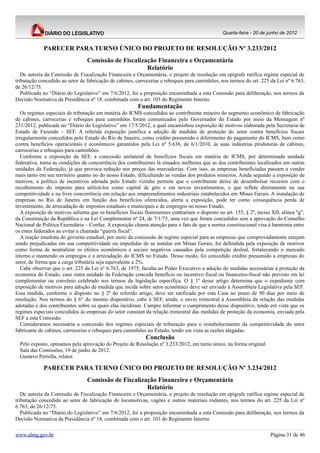 Quarta-feira - 20 de junho de 2012


             PARECER PARA TURNO ÚNICO DO PROJETO DE RESOLUÇÃO Nº 3.233/2012
                                 Comissão de Fiscalização Financeira e Orçamentária
                                                      Relatório
   De autoria da Comissão de Fiscalização Financeira e Orçamentária, o projeto de resolução em epígrafe ratifica regime especial de
tributação concedido ao setor de fabricação de cabines, carrocerias e reboques para caminhões, nos termos do art. 225 da Lei nº 6.763,
de 26/12/75.
   Publicada no “Diário do Legislativo” em 7/6/2012, foi a proposição encaminhada a esta Comissão para deliberação, nos termos da
Decisão Normativa da Presidência nº 18, combinada com o art. 103 do Regimento Interno.
                                                          Fundamentação
   Os regimes especiais de tributação em matéria do ICMS concedidos ao contribuinte mineiro do segmento econômico de fabricação
de cabines, carrocerias e reboques para caminhões foram comunicados pelo Governador do Estado por meio da Mensagem nº
231/2012, publicada no “Diário do Legislativo” em 17/5/2012, a qual encaminhou exposição de motivos elaborada pela Secretaria de
Estado de Fazenda – SEF. A referida exposição justifica a adoção de medidas de proteção do setor contra benefícios fiscais
irregularmente concedidos pelo Estado do Rio de Janeiro, como crédito presumido e diferimento do pagamento do ICMS, bem como
contra benefícios operacionais e econômicos garantidos pela Lei nº 5.636, de 6/1/2010, às suas indústrias produtoras de cabines,
carrocerias e reboques para caminhões.
   Conforme a exposição da SEF, a concessão unilateral de benefícios fiscais em matéria do ICMS, por determinada unidade
federativa, torna as condições de concorrência dos contribuintes lá situados melhores que as dos contribuintes localizados em outras
unidades da Federação, já que provoca redução nos preços das mercadorias. Com isso, as empresas beneficiadas passam a vender
mais tanto em seu território quanto no do nosso Estado, dificultando as vendas dos produtos mineiros. Ainda segundo a exposição de
motivos, a política de incentivos adotada pelo Estado vizinho permite que o contribuinte deixe de desembolsar recursos com o
recolhimento do imposto para utilizá-los como capital de giro e em novos investimentos, o que reflete diretamente na sua
competitividade e na livre concorrência em relação aos empreendimentos industriais estabelecidos em Minas Gerais. A instalação de
empresas no Rio de Janeiro em função dos benefícios oferecidos, alerta a exposição, pode ter como consequência perda de
investimento, de arrecadação de impostos estaduais e municipais e de empregos no nosso Estado.
   A exposição de motivos salienta que os benefícios fiscais fluminenses contrariam o disposto no art. 155, § 2º, inciso XII, alínea "g",
da Constituição da República e na Lei Complementar nº 24, de 7/1/75, uma vez que foram concedidos sem a aprovação do Conselho
Nacional de Política Fazendária – Confaz. A exposição chama atenção para o fato de que a norma constitucional visa à harmonia entre
os entes federados ao evitar a chamada “guerra fiscal”.
   A reação imediata do governo estadual, por meio da concessão de regime especial para as empresas que comprovadamente estejam
sendo prejudicadas em sua competitividade ou impedidas de se instalar em Minas Gerais, foi defendida pela exposição de motivos
como forma de neutralizar os efeitos econômicos e sociais negativos causados pela competição desleal, fortalecendo o mercado
interno e mantendo os empregos e a arrecadação do ICMS no Estado. Desse modo, foi concedido crédito presumido a empresas do
setor, de forma que a carga tributária seja equivalente a 2%.
   Cabe observar que o art. 225 da Lei nº 6.763, de 1975, faculta ao Poder Executivo a adoção de medidas necessárias à proteção da
economia do Estado, caso outra unidade da Federação conceda benefício ou incentivo fiscal ou financeiro-fiscal não previsto em lei
complementar ou convênio celebrado nos termos da legislação específica. O § 1º desse artigo determina que o expediente com
exposição de motivos para adoção de medida que incida sobre setor econômico deve ser enviado à Assembleia Legislativa pela SEF.
Essa medida, conforme o disposto no § 2º do referido artigo, deve ser ratificada por esta Casa no prazo de 90 dias por meio de
resolução. Nos termos do § 6° do mesmo dispositivo, cabe à SEF, ainda, o envio trimestral à Assembleia da relação das medidas
adotadas e dos contribuintes sobre os quais elas incidiram. Cumpre informar o cumprimento desse dispositivo, tendo em vista que os
regimes especiais concedidos às empresas do setor constam da relação trimestral das medidas de proteção da economia, enviada pela
SEF a esta Comissão.
   Consideramos necessária a concessão dos regimes especiais de tributação para o restabelecimento da competitividade do setor
fabricante de cabines, carrocerias e reboques para caminhões no Estado, tendo em vista as razões alegadas.
                                                             Conclusão
  Pelo exposto, opinamos pela aprovação do Projeto de Resolução nº 3.233/2012, em turno único, na forma original.
  Sala das Comissões, 19 de junho de 2012.
  Gustavo Perrella, relator.

             PARECER PARA TURNO ÚNICO DO PROJETO DE RESOLUÇÃO Nº 3.234/2012
                                 Comissão de Fiscalização Financeira e Orçamentária
                                                      Relatório
   De autoria da Comissão de Fiscalização Financeira e Orçamentária, o projeto de resolução em epígrafe ratifica regime especial de
tributação concedido ao setor de fabricação de locomotivas, vagões e outros materiais rodantes, nos termos do art. 225 da Lei nº
6.763, de 26/12/75.
   Publicada no “Diário do Legislativo” em 7/6/2012, foi a proposição encaminhada a esta Comissão para deliberação, nos termos da
Decisão Normativa da Presidência nº 18, combinada com o art. 103 do Regimento Interno.

www.almg.gov.br                                                                                                         Página 31 de 46
 