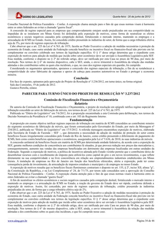 Quarta-feira - 20 de junho de 2012


Conselho Nacional de Política Fazendária – Confaz. A exposição chama atenção para o fato de que essas normas visam à harmonia
entre os entes federados ao evitar a chamada “guerra fiscal”.
  A concessão de regime especial para as empresas que comprovadamente estejam sendo prejudicadas em sua competitividade ou
impedidas de se instalarem em Minas Gerais foi defendida pela exposição de motivos, como forma de neutralizar os efeitos
econômicos e sociais negativos causados pela competição desleal, fortalecendo o mercado interno, mantendo os empregos e a
arrecadação do ICMS no Estado. Assim, foi concedido crédito presumido às indústrias do setor, de forma que a carga tributária efetiva
seja de 3%, por meio de regimes especiais de tributação.
  Cabe observar que o art. 225 da Lei nº 6.763, de 1975, faculta ao Poder Executivo a adoção de medidas necessárias à proteção da
economia do Estado, caso outra unidade da Federação conceda benefício ou incentivo fiscal ou financeiro-fiscal não previsto em lei
complementar ou convênio celebrado nos termos da legislação específica. O § 1º desse artigo determina que o expediente com
exposição de motivos para adoção de medida que incida sobre setor econômico deve ser enviado à Assembleia Legislativa pela SEF.
Essa medida, conforme o disposto no § 2º do referido artigo, deve ser ratificada por esta Casa no prazo de 90 dias, por meio de
resolução. Nos termos do § 6° do mesmo dispositivo, cabe à SEF, ainda, o envio trimestral à Assembleia da relação das medidas
adotadas e dos contribuintes sobre os quais elas incidiram, o que, no caso dos regimes especiais em questão, foi cumprido.
  Considerando os argumentos apresentados, apoiamos a concessão dos regimes especiais de tributação, a fim de se restabelecer a
competitividade do setor fabricante de espumas e apoios de cabeça para assentos automotivos no Estado e proteger a economia
mineira.
                                                             Conclusão
  Em face do exposto, opinamos pela aprovação do Projeto de Resolução nº 3.236/2012, em turno único, na forma original.
  Sala das Comissões, 19 de junho de 2012.
  Gustavo Perrella, relator.

             PARECER PARA TURNO ÚNICO DO PROJETO DE RESOLUÇÃO Nº 3.237/2012
                                 Comissão de Fiscalização Financeira e Orçamentária
                                                      Relatório
   De autoria da Comissão de Fiscalização Financeira e Orçamentária, o projeto de resolução em epígrafe ratifica regime especial de
tributação concedido ao setor de fabricação de móveis, nos termos do art. 225 da Lei nº 6.763, de 1975.
   Publicada no “Diário do Legislativo” em 7/6/2012, foi a proposição encaminhada a esta Comissão para deliberação, nos termos da
Decisão Normativa da Presidência nº 18, combinada com o art. 103 do Regimento Interno.
                                                         Fundamentação
  A proposição em exame objetiva ratificar regimes especiais de tributação em matéria do ICMS concedidos ao contribuinte mineiro
do segmento econômico de fabricação de móveis, que foram comunicados pelo Governador do Estado, por meio da Mensagem nº
234/2012, publicada no “Diário do Legislativo” em 17/5/2012. A referida mensagem encaminhou exposição de motivos, elaborada
pela Secretaria de Estado de Fazenda – SEF –, que demonstra a necessidade da adoção de medidas de proteção do setor contra
benefícios fiscais irregularmente concedidos pelo Estado do Rio de Janeiro, como crédito presumido e diferimento do pagamento do
ICMS, bem como contra benefícios operacionais e econômicos, assegurados pela Lei nº 5.636, de 2010, às suas indústrias de móveis.
  A concessão unilateral de benefícios fiscais em matéria do ICMS por determinada unidade federativa, de acordo com a exposição da
SEF, garante melhores condições de concorrência aos contribuintes lá situados, já que provoca redução nos preços das mercadorias e,
consequentemente, aumento nas vendas das empresas beneficiadas em detrimento das empresas localizadas em outras unidades da
Federação. Segundo a exposição de motivos, a política de incentivos adotada pelo Estado vizinho permite que o contribuinte deixe de
desembolsar recursos com o recolhimento do imposto para utilizá-los como capital de giro e em novos investimentos, o que reflete
diretamente na sua competitividade e na livre concorrência em relação aos empreendimentos industriais estabelecidos em Minas
Gerais. A instalação de empresas no Rio de Janeiro em função dos benefícios oferecidos, alerta a exposição, pode ter como
consequência perda de investimento, de arrecadação de impostos estaduais e municipais e de empregos no nosso Estado.
  A exposição de motivos ressalta que os benefícios fiscais fluminenses contrariam o disposto no art. 155, § 2º, inciso XII, alínea "g",
da Constituição da República, e na Lei Complementar nº 24, de 7/1/75, por terem sido concedidos sem a aprovação do Conselho
Nacional de Política Fazendária – Confaz. A exposição chama atenção para o fato de que essas normas visam à harmonia entre os
entes federados ao evitar a chamada “guerra fiscal”.
  A fim de neutralizar os efeitos econômicos e sociais negativos causados pela competição desleal, fortalecendo o mercado interno e
mantendo os empregos e a arrecadação do ICMS no Estado, a reação do governo do Estado deve ser rápida, conforme defende a
exposição de motivos. Assim, foi concedido, por meio de regimes especiais de tributação, crédito presumido às indústrias
prejudicadas do setor, de forma que a carga tributária efetiva seja de 2%.
  Cabe observar que o art. 225 da Lei nº 6.763, de 1975, faculta ao Poder Executivo a adoção de medidas necessárias à proteção da
economia do Estado, caso outra unidade da Federação conceda benefício ou incentivo fiscal ou financeiro-fiscal não previsto em lei
complementar ou convênio celebrado nos termos da legislação específica. O § 1º desse artigo determina que o expediente com
exposição de motivos para adoção de medida que incida sobre setor econômico deve ser enviado à Assembleia Legislativa pela SEF.
Essa medida, conforme o disposto no § 2º do referido artigo, deve ser ratificada por esta Casa no prazo de 90 dias, por meio de
resolução. Nos termos do § 6° do mesmo dispositivo, cabe à SEF, ainda, o envio trimestral à Assembleia da relação das medidas
adotadas e dos contribuintes sobre os quais elas incidiram, o que foi cumprido nesse caso.


www.almg.gov.br                                                                                                        Página 34 de 46
 