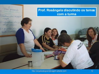 Prof. Rosângela discutindo os temas com a turma 