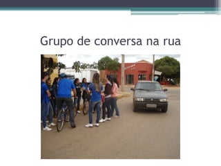 Grupo de conversa na rua
 