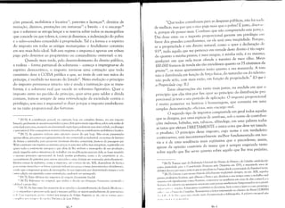 ções pessoal, mobiliária e locativa l3
, patentes e licenças'4, direitos de
mutação, dízimos, prestações em natureza15 e brevês - é o encargo 16
que o soberano se arroga lançar e se reserva sobre todos os monopólios
que concede ou que tolera; é, como já dissemos, a indenização do pobre
e o salvo-conduto concedido à propriedade. Tal é a forma e o espírito
do imposto em todas as antigas monarquias: o feudalismo consistiu
em seu mais belo ideal. Sob este regime o imposto é apenas um tributo
pago pelo detentor ao proprietário ou comanditário universal: o rei.
Quando mais tarde, pelo desenvolvimento do direito público,
a realeza - forma patriarcal da soberania - começa a impregnar-se de
espírito democrático, o imposto torna-se uma cotização que todo
censitário deve à COISA pública e que, ao invés de cair nas mãos do
príncipe, é recebida no tesouro do Estado l7
• Nesta evolução o princípio
do imposto permanece intacto: não é ainda a instituição que se trans­
forma; é o soberano real que sucede ao soberano figurativo. Quer o
imposto entre no pecúlio do principe, quer sirva para saldar a dívida
comum, trata-se sempre de uma reivindicação da sociedade contra o
privilégio; sem isso é impossível se dizer porque o imposto estabeleceu­
se na razão proporcional das fortunas.
1 lN.TJ: A cuntribuiç:o pessl)al, uu calúwçdo, hoje em completo desuso, era um imposto
lançado, geralmente de maneira espurúdica e para cobrir gastDs muito específicos, subre cada súditock
cL'rta idade para cima, murando em determinada regi:o (que poderia ser uma única cidade, ou abranger
u pais inteiru). Núo conseguimus maiores informaç<les sohre as contribuições mobili:ria e locativ:1.
14 lN.Tj: As patentL's tinham uma extensúll maillr do que hoje. Não eram patenteadas
apenas idéias, prucessos ou equip:lmentDS de uso comercial ou industrial, ou nomes de fantasia
de firmas e entidades, para prl'servar eventuais direitos comerciais, (note.se de passagem qUL'
Watt construiu um império ecunômico graças :s patentes sobre suas múquinas, registradas em
quase todo o continente europeu e que além de lhe atribuir o monopólio de sua produçúll,
ainda impedia outros inventores de trabalhar em modificações parciais dela, se fosse mantid"
II mesmo principiu operacional de base); muitas profissões, como a de carpinteiro p. ex.,
necessitavam de patentes para serem exercidas c estas deviam ser renovadas periodicamente.
Muitos ramos de indLlstria, como a imprensa, :lté" inicio do séc. XIX, dependiam de licen,:a
para SL~rcnl exercidos e os livros c jornais tinh;1111 seu prcço e taxas c1ctcrnlinados oficialtncnte,
s,'ndo que o impressor gozava do monopólio de sua impressão por determinado tempo e toda
"lItra edição era reputada eomo contrafação, podendo ser perseguida.
li lN.T]: Estas últimas súo impostos de l)l'i,~em claramente feudal.
Ih IN.TJ: HédCf{XH1CC no original, que indica :1 divida Oll obrigação (inancêira contraíd:l t'
,;;d,I:lvel a prazo fixo.
li IN.TI: De fato uma das maneiras de se estudar o desenvolvimento do Estado Model"llt' ,.
'.,' :1('( Jlnpanhar o processo pelo qual o tesouro pú blico se separa gradualmente do patrim('"i"
1·;11. Lsla sl'par~ll;:l.{), puucu visível nos telnpos de Felipe AugÍJstú, p. ex., vai se (nrnar qI;I~,(·
111l11pll·t: 110.'-. tt'111lH)." tI,1 1.111,[: Vit{')ria c de Luís Felipe.
~( )
I
"Que todos contribuam para as despesas públicas, não hit nat!;
de melhor; mas por que o rico paga mais que o pobre? É justo, dizcr-sl'­
á, porque ele possui mais. Confesso que não compreendo esta justil,'a.
Das duas uma: ou o imposto proporcional garante um privilégio em
favor dos grandes contribuintes, ou ele será uma iniqüidade. Porquc,
se a propriedade é um direito natural, como o quer a declaração de
9318, tudo aquilo que me pertence em virtude deste direito é tão sagra­
do quanto a minha pessoa; é meu sangue, é minha vida, é eu mesmo;
qualquer um que nela tocar ofende a menina de meu olho. Meus
100.000 francos de renda são tão invioláveis quanto os 75 cêntimos da
grisettel9, os meus apartamentos tanto quanto a sua mansarda. A taxa
não é distribuída em função da força física, do tamanho ou do talento:
não pode sê-lo, com mais razão, em função da propriedade." (O que é
a Propríedade capo lI.)

Estas observações são tanto mais justas, na medida em que o

princípio que elas têm por fim opor ao princípio da distribuição pro­

porcional já teve o seu período de aplicação. O imposto proporcional

é muito posterior na história à homenagem, que consistia em uma

simples demonstração oficiosa, sem encargo real.
O segundo tipo de impostos compreende em geral todos aqueles
que se designa, por uma espécie de antífrase, sob o nome de contribui­
ções indiretas, bebidas, sais, tabacos, alfândega, em uma palavra todas
as taxas que afetam DIRETAMENTE a única coisa que deve ser taxada:
o produto. O princípio deste imposto, cujo nome é um verdadeiro
contra-senso, está incontestavelmente melhor fundamentado em teo­
ria e é de uma tendência mais eqüitativa que o precedente; assim,
apesar da opinião contrária da massa que é sempre enganada tanto
sobre aquilo que lhe serve quanto sobre aquilo que lhe traz prejuízo,
lô IN.TI: Trata-se aqui da DcC!ltraçdo Unil!er.lal dos Direitos do Homem c do Cidadilo, estabelecida
como pre:mbulu para a Constituiçãu Francesa pelo Diretório em 1793, e resumindo anos de
debates duros e pm vezes c1óticos que se sucediam na França desde a convocação do Estados (~erais.
I" [N.T]: Griscttc é um termo francês dificilmente traduzivel; designa, no séc. XIX, aquelas
jovens proletúrias bonit:1s, que afluem a Paris e que dividem o seu tempo entre o trabalho mal
rCI1111IlCradl) (geralnlentc C0l110 floristas, costureiras ou auxiliares enl casas de alta costura), e a
hLll'mí:l .I",; rilhmcl. em aventuras amorosas com jovens intelectuais lumpenizados ou a prosti·
tui'.'I<' 1'"1" ":,illll'ks. A literatura romântica as decantou, bem como a ópera e o seu protótipo
I:"""',' ',"1,1 .1 I '<111,<1 <I", Cltllldias. Remetemos o leitor interessado ao clássico de Alain CORBIN
I <'I 1,/1, " ,I, L, /'l,,,,' I >:11:1 um L'srudo mais dllcumentado e bibliografia. A palavra em geral nãLl
'1 '111 I I II I! 01 li II I lI! II 11.111' ,I.
11, 
 