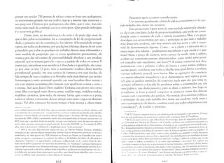 r"""~t'!~~
-..-/
pensar em vender 750 gramas de tabaco como se fosse um quilograma,
os economistas gritarão ser um roubo, mas se a mesma régie aumentar o
seu preço em 2 francos por quilograma, eles dirão que é caro, mas não
verão nisto nada de contrário aos seus princípios. Que grande imbráglio
é a economia política!
Existe, pois, na monetarização do ouro e da prata aJgo mais do
que é dito pelos economistas: há a consagração da lei de proporcionali­
dade, o primeiro ato de constituição dos valores, A humanidade sempre
opera, em todos os domínios, por gradações infinitas; depois de ter com­
preendido que todos os produtos do trabalho devem estar submetidos a
uma medida de proporção que os torne igualmente permutáveis, ela
começa por dar tal caráter de permutabilidade absoluta a um produto
especial, que se tornará para ela o tipo e o padrão de todos os outros. É
assim que, para elevar seus membros à liberdade e à igualdade, ela come­
ça por criar os reis. O povo tem o sentimento confuso desta marcha
providencial quando, em seus sonhos de fortuna e em suas lendas, ele
t~1la sempre de ouro e realeza; e os filósofos nada mais fizeram que render
homenagem à razão universal quando, em suas homilias ditas lT10rais e
em suas utopias societárias eles clamam com igual troar contra o ouro e
a tirania. Auri sacra fames! Ouro maldito! Gritaria com prazer um comu­
nista. Mas com igual razão deveria gritar: maldito trigo, malditas vinhas,
malditos carneiros, pois tudo, da mesma forma que o ouro e a prata,
todos os valores comerciais, devem atingir uma exata e rigorosa determi­
nação. Tal obra começou há muito tempo e hoje avança a olhos vistos.
pelo conluio intcrn;..-jon,ll í...hs bolsas, cujo I1HWilnl'nto anual n.10 tctn O_)neLH~âualgul11'1 corn
o movimento da econumia real - a soma de hens e serviços realmente produzida pelo trabalho
hum:mo concreto (dados do jurnal Le Monde Dil,lolI1lllillne e do grupo ATTAC mostram que,
nos anos de 1998 a 2000, o movimentu médio das principais bu1sas do mundu cresceu cerCl ele
40% mais que 0 produto bruto du mundu, oU seja concretamente cerca de uma em cada trés
aç'-)cs ent~o em curso eram :lpl,n:1S papel pint:ll]"! A crise das NASDAC nu 2" semestre lle 2001,
aliás, veiu a demlll1str:1r cahalmente:1 fragilidade dcsta "nova ecunumia".
4 [N.T.j: As n'gics (literalmente regências) s~u, nu Direito Público Francês, entidadc's
aut:.í.rquicas que opCratl1 al,g-uns 111onopólios estatais: hoje os transportes pLlblicos ou servü;o.o-;
sanit:1rios p. ex, mas que no séc. XIX atingiam na França, na Rússia, na Espanha e em outros
países eu ropcus c americanos o cumérciu do tabau) e de bebidas alcoólicas de alto grau (llS
chamadus "espiriros" ou agu:Hdenres: conh:1que, vodka, kirch, etc) e ourros bens do tipll.
Estes nH)nclpé>lios podcrianl ser exercidus dirctan1cntc, ou "vendidos" a grupos cnlprcsari;i~
que os explor:wam em troca de uma renda paga ao guverno. A idéia fundamental por tr:s de,sl:!'
pr:ticas é que sendo o álcuo! e o tabaco luxos supérfluos, poderiam Ser pesadamente ,:IX:" I, 'S "
vcndidus por um preço bem maior que o seu valor, para desta forma subsidiar OUITllS i1lVt',1 I
Illl'lllllS pl',hlicos 111ais neccs.s;"irios e 111ais difíceis de financiar.
162
Passemos agora à outras considerações.
Um axioma geralmente admitido pelos economistas é o de LI lIl'
lodo trabaLho deve deixar um excedente.
Esta proposição é para mim de uma verdade universal e absolu­
1:1: ela é um corolário da lei de proporcionalidade, que pode ser consi­
I krada como o sumário de toda a ciência econõmica, Mas, e eu peço
lksculpas aos economistas por isso, o princípio de que todo o tmbalho
d<'1la deixar um exc(d(nte, não tem sentido em sua teoria e não é susce­
t ível de demonstração alguma. Como - se a oferta e a procura são a
única regra dos valores - poderíamos reconhecer o que exced.e e o que
I,((sta? Nem o preço de compra, nem o preço de venda, nem o salário
l'1 dem ser matematicamente deterrninados; col110 então seria possi­
wl conceber um excedente, um lucr044? A rotina comercial nos deu,
jllntamente com a palavra, a idéia de lucro; e como somos politica­
Illente iguais, conclui-se que todo o cidadão tem igual direito a realizar,
l'm sua indústria pessoal, seus lucros. Mas as operaçfJes do comércio
S:ll) essencialmente irregulares e já se demonstrou, selll réplica possí­
wl, que os ganhos extraídos do comércio nada mais são que uma re­
tjllisição arbitrária e forçada do produtor sobre o consumidor ou, em
lima palavra, um deslocamento, para se dizer o minimo. Isso logo se
l'l'rceberia, se fosse pussivel cumparar os números totais dos déficits
:llluais com o montante dos ganhos. No sentido da economia política,
(l princípio de que rodo trabalhu deue deixar um cxcdente, nada mais é
'I' le a consagração do direi to consti tucional que todos adquiri mos com
:1 revolução4 de roubar o próximo.
"[N.T.]: I'mfill1Ll urig1J1:l1 francés, LJue l:lmb"m p",lc' ser traduzidu Clll11ll1JYOI'ciI<J, O leitur
Ik'l' ter ('~t<11)Dlisscl1)iaI.'ln 111cntc pô)}',) C0J11precnL!cr <1 prÓXin1<1. (ras(: de Pruudhun.
,li [N.T.]: O aLltllr rd',Tc-sl' aljui : Revllluç:lo FrancesaljLle, além da introdLlç~llda Declar:1­
li;( 1 Universal dos Direitos do H0111em c do Cidad5.u, realizuu Lima verdadeira subversão 11,)
'>I' letn juridica estabelecida nG Absolutismll, ahulindo, p. ex. a organizaç~o artesanal clll trab,,­
111", desregulamenrandll rebções ecunômicas, modificando as regras ele :lliel1aç~o de hens de
1:1)'': l' principalrncnte intruduzinLlu un1 novu CI H")n de febçCH..'s jurídica,,,, entre us cidad;){)s: ()
( "Hligo Civil napokônico que, entre (lutras coisas! pcrnlitia por cxenlplu a venda das tcrra:->
l (Hl11111"ÜS dos 111unicípios, 111'-1.S pruibia a urganizac:J.o dos trabalhadores em entidades de resis,
11'[II'ia nu de apoio nlLJtull (fato que tipificav;l, scgu;ldo u códigL), ü delito de coaUzâo, que era UI11
Ill,li1() l'()ntra a ordenl CCOllÔ111ica!...), ao 1_){1SS0 que pcrl11itia ;) :.1s~uciação dus capit~üs C1l
,ll( i('l:llk~ O>111erci"lis (que S~D ;lS precursuras de nos~as lirnitadas c anôninl<ls), abolia linlitl':-'
ql UI 1 iLll-ivo.-; lll)s juros e dos lucros, introduzia o voto censitário, etc. Os 111anuais de histl',ri:l
,1'1-1.111 :lt'llt (' d;ú) ("()IHa apenas ::..los ;)spectos "progressistas" destas refOrn1:1S jurídicas, rcss:dl :111
IIII .l~, "(lll1lflli',I:l', til' ll(lvas liberdades", 111::15 dcixanl geralnlcnte à sonlhr<1 rodus 11S aS])I'I]I)
llll'.l, ('/il ;1' l' l'I·'.. 111.1I1H'1111' I"eprl'ssivns para as Glll1<lcbs "de baixo
ll
c1l'St;1S I(l';~~ lei'
I (. ~
 